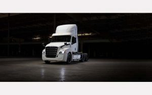 Freightliner eCascadiau00ae On-Highway ecascadia-hero-min