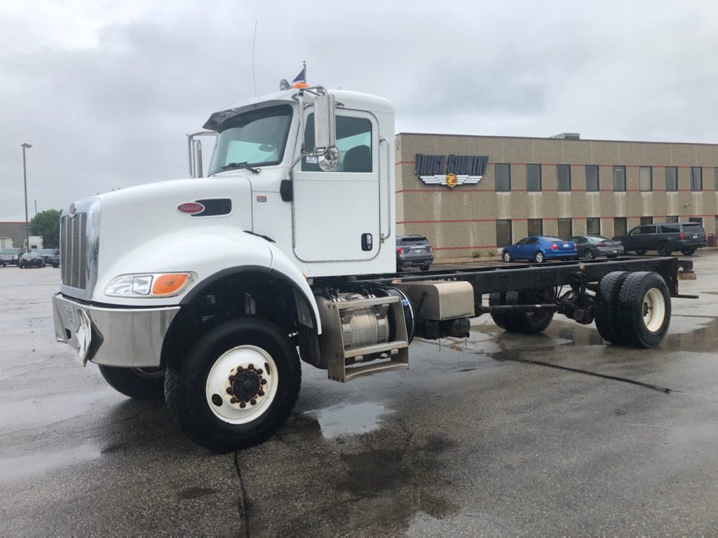 2016 PETERBILT 337 - Truck Country