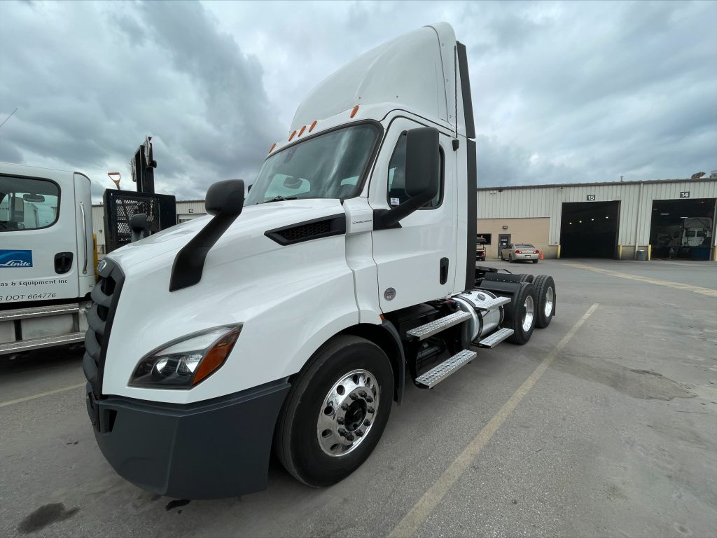 2020 Freightliner PE116 - Truck Country