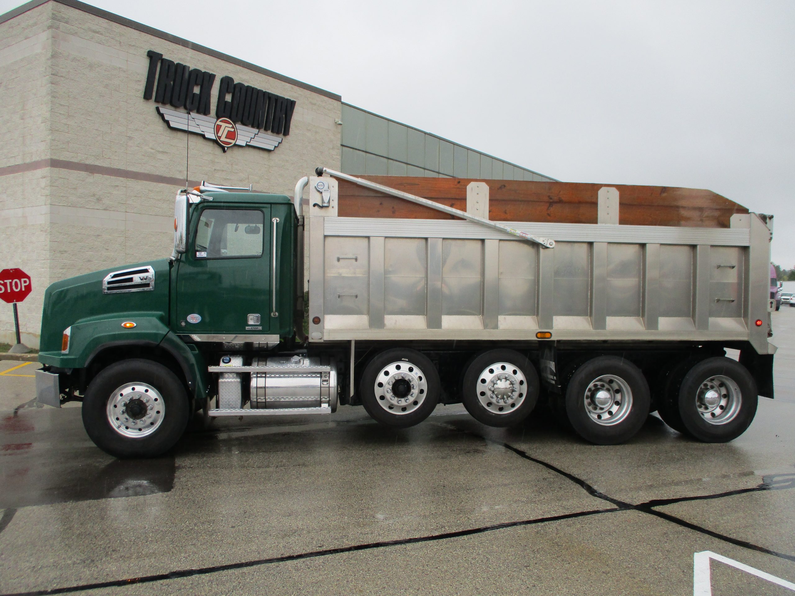 2019 Western Star 4700SB - image 3 of 6