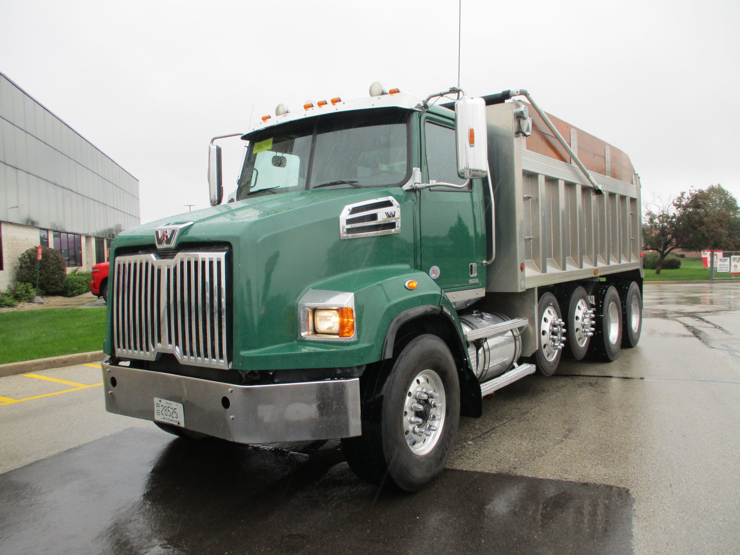 2019 Western Star 4700SB - image 2 of 6