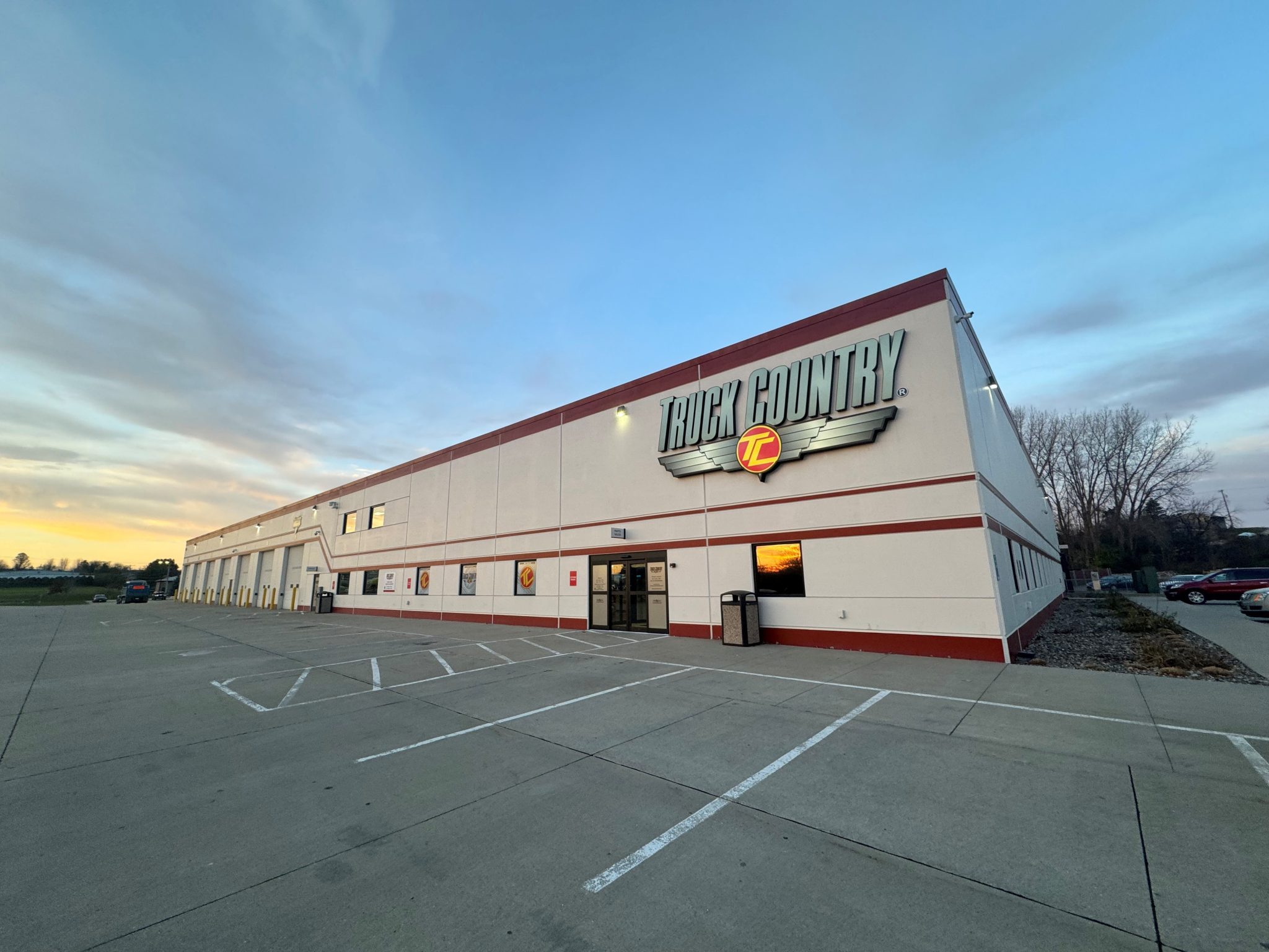 Dubuque, IA Truck Country Truck Sales, Service and Parts