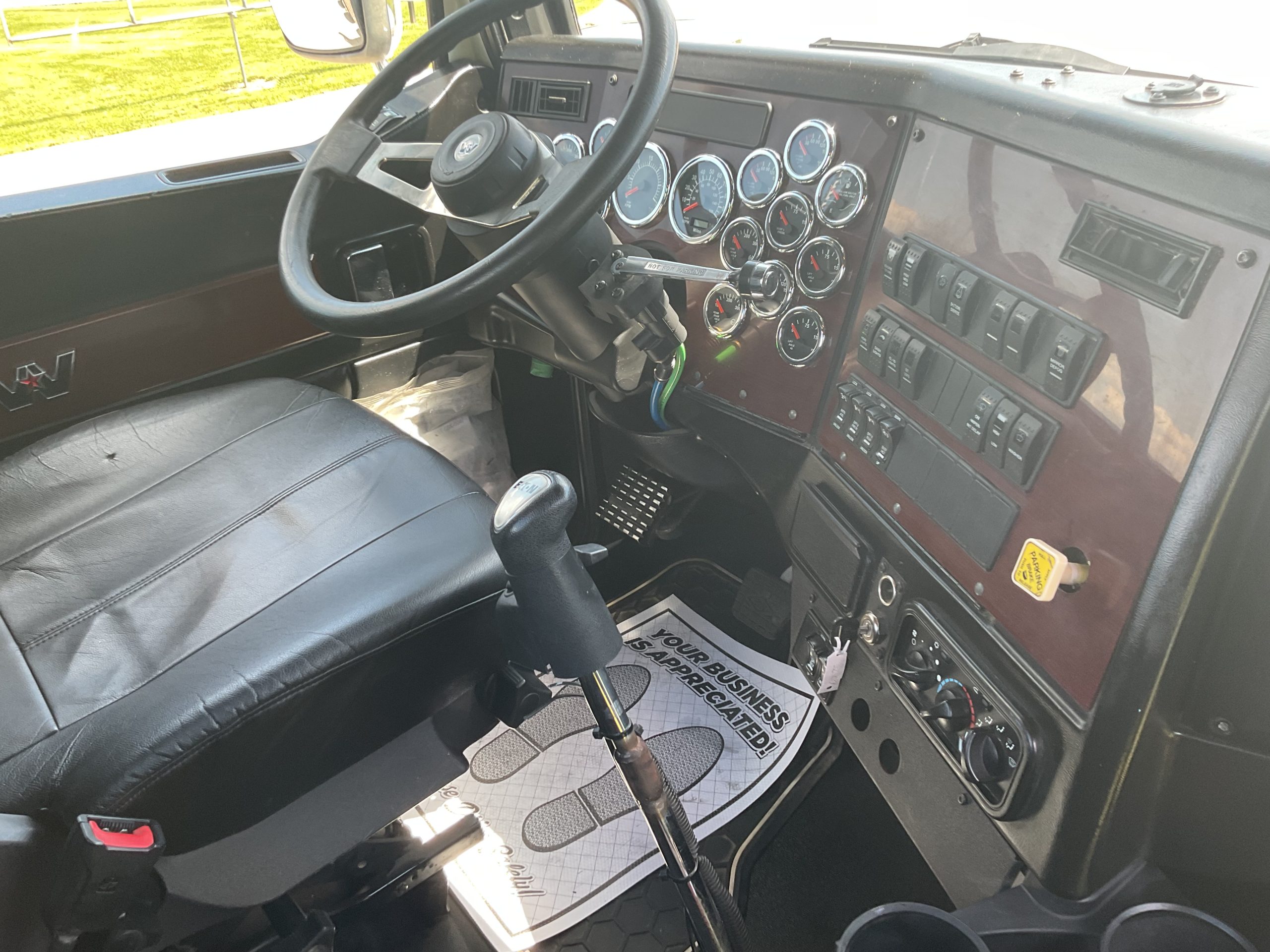 2020 Western Star 4900SA - image 5 of 6