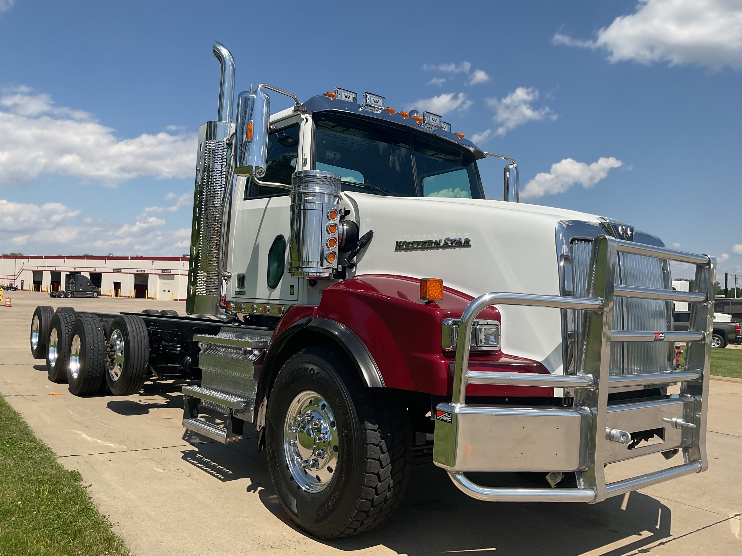 2020 Western Star 4900SA - image 3 of 6