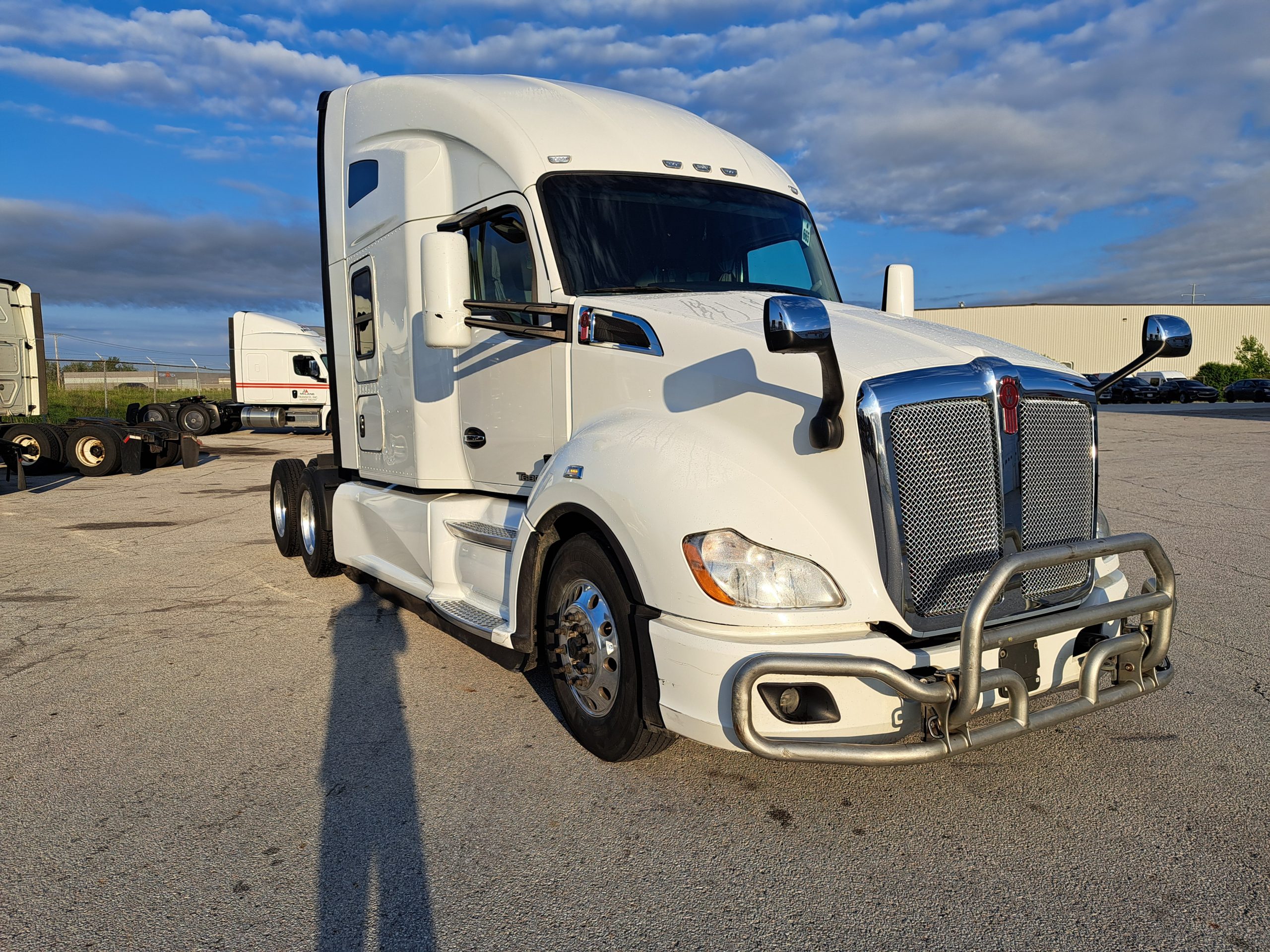 2020 Kenworth T680 - image 3 of 6