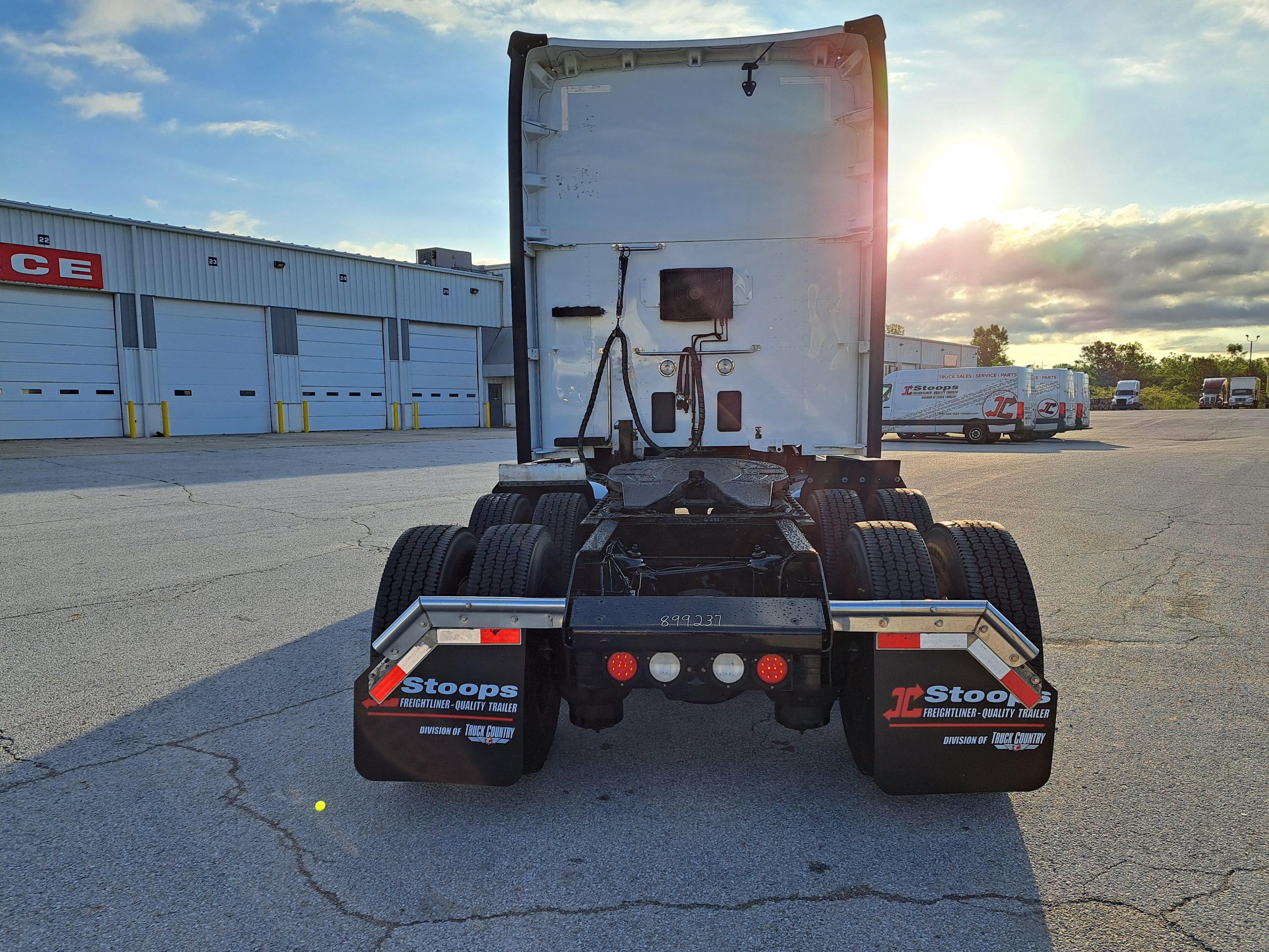 2020 Kenworth T680 - image 4 of 6