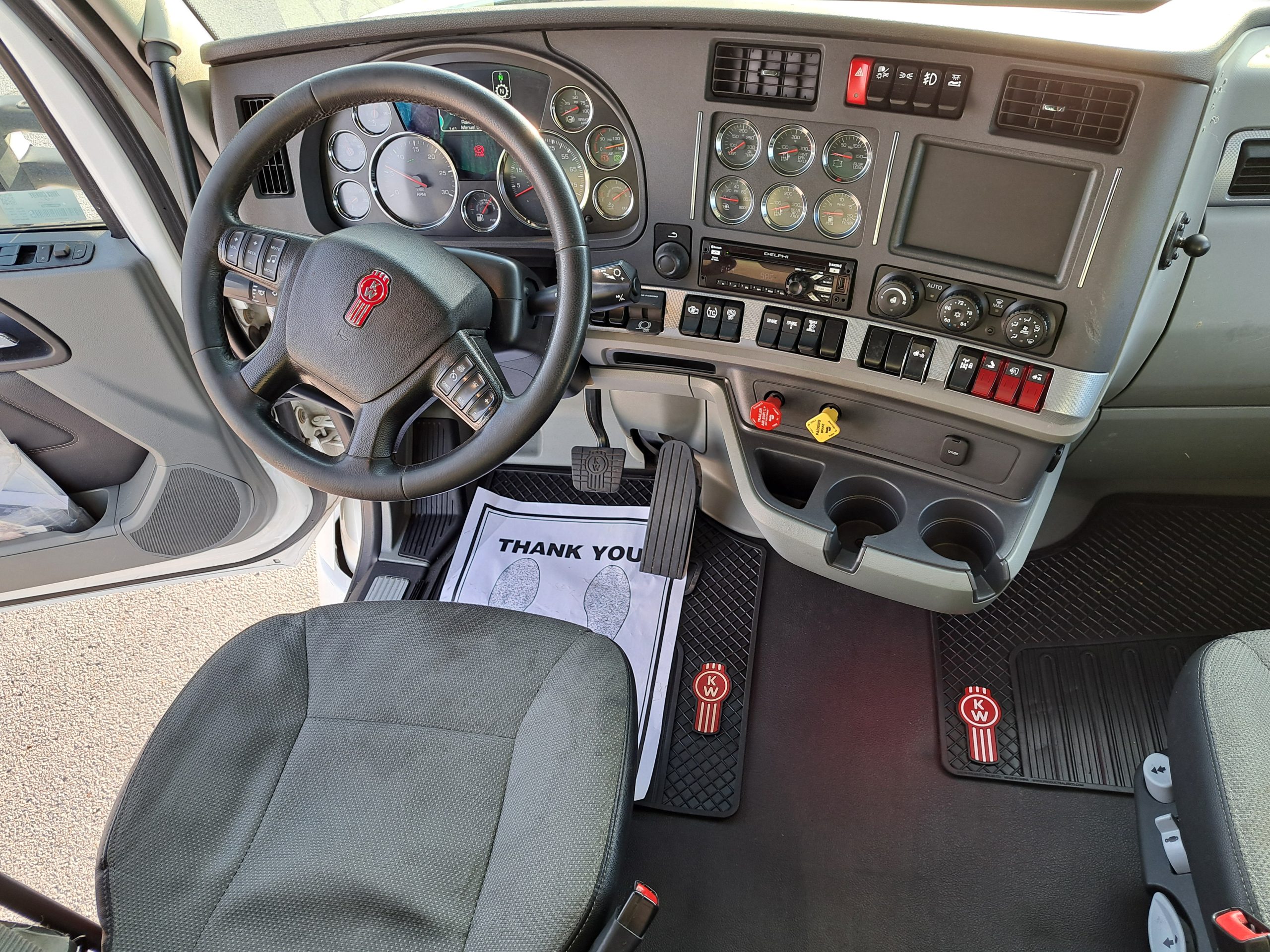 2020 Kenworth T680 - image 5 of 6