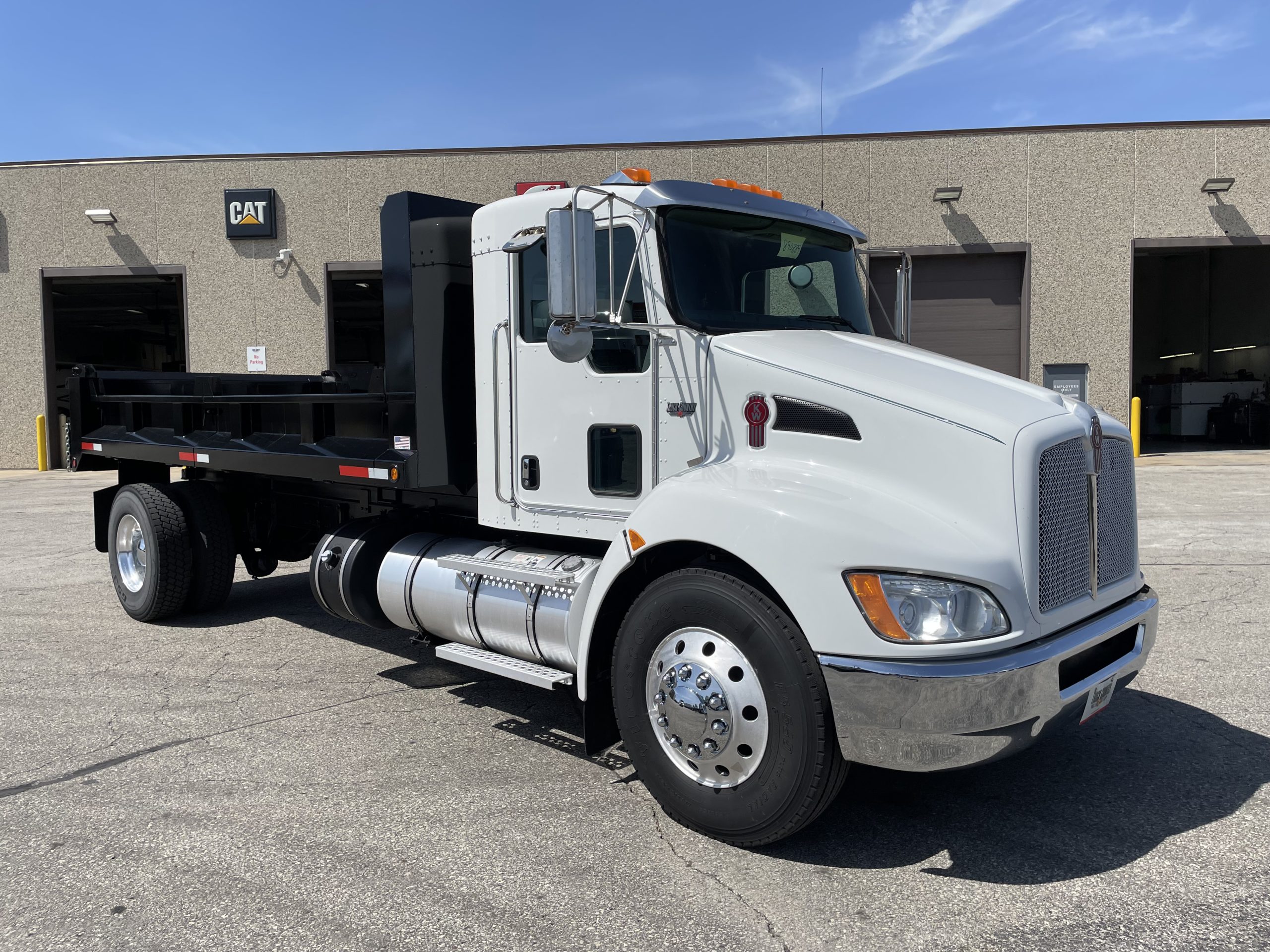 2012 Kenworth T270 - image 2 of 6