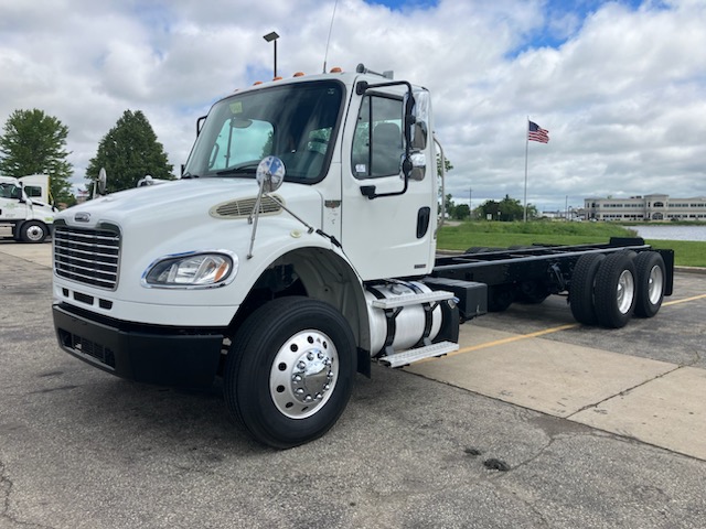 2011 Freightliner M280 - image 1 of 4