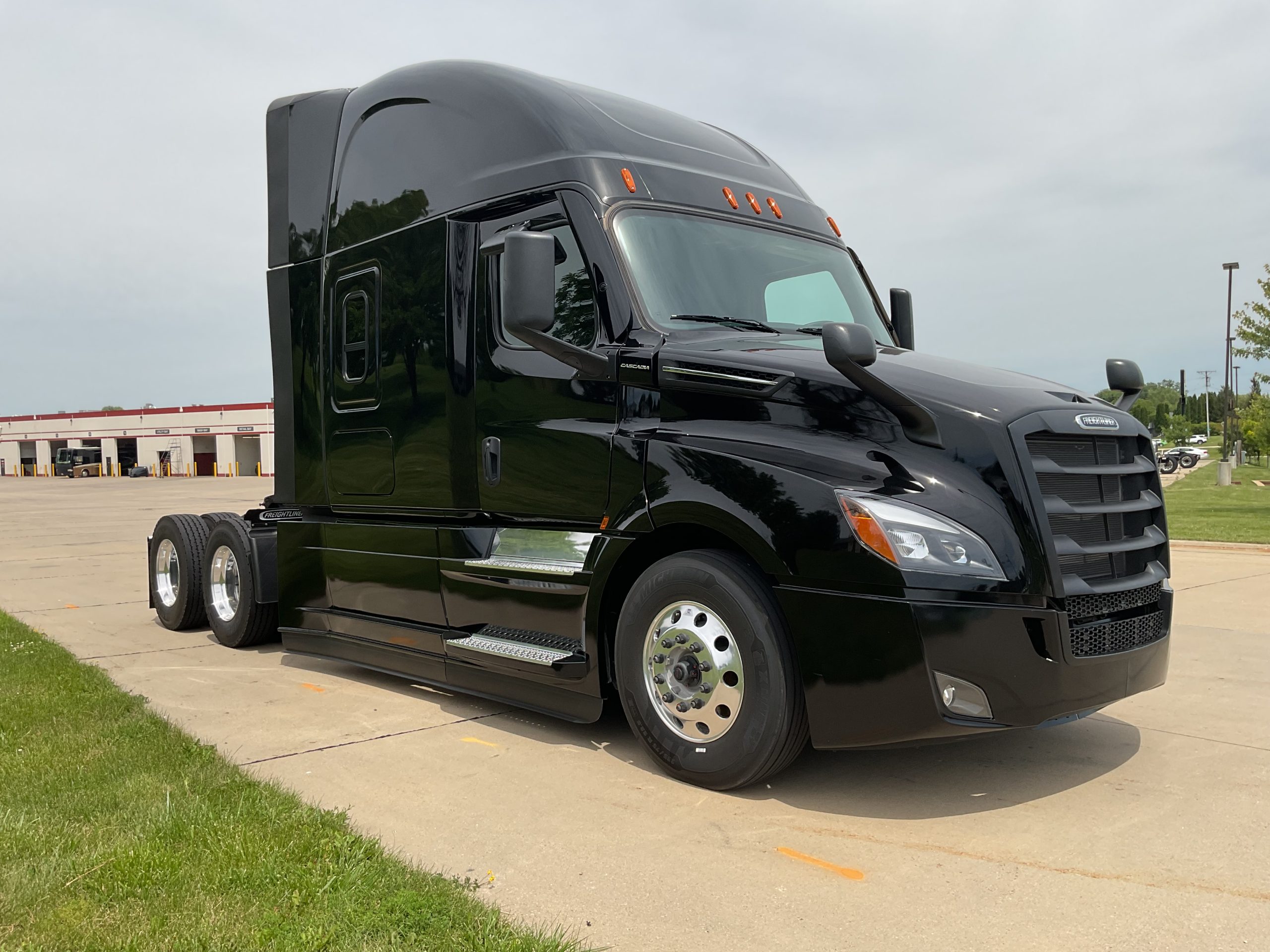 2025 Freightliner PT126 - image 3 of 6