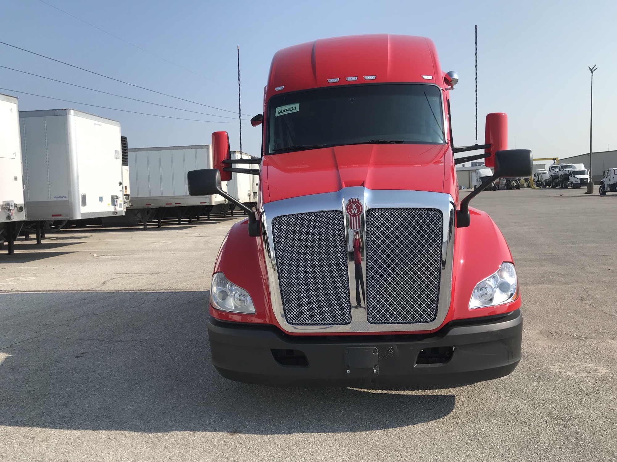 2022 Kenworth T680 - image 2 of 5