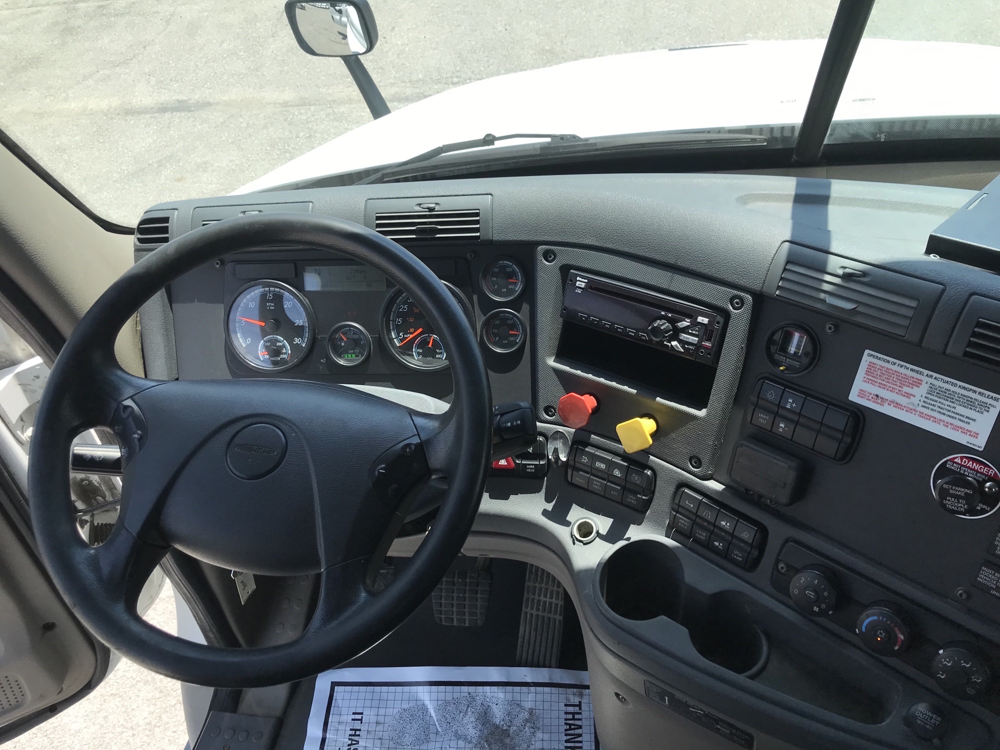 2019 Freightliner CA125 - image 5 of 5