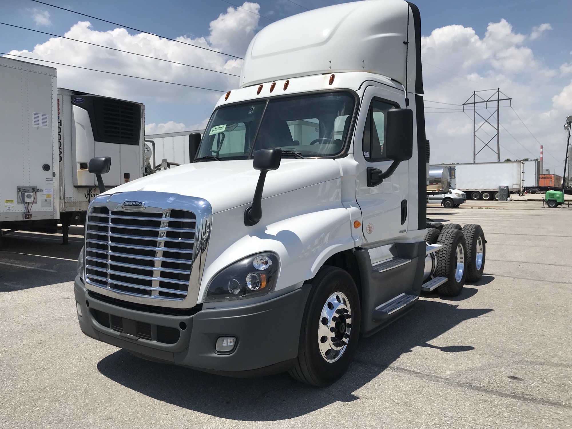 2019 Freightliner CA125 - image 1 of 5