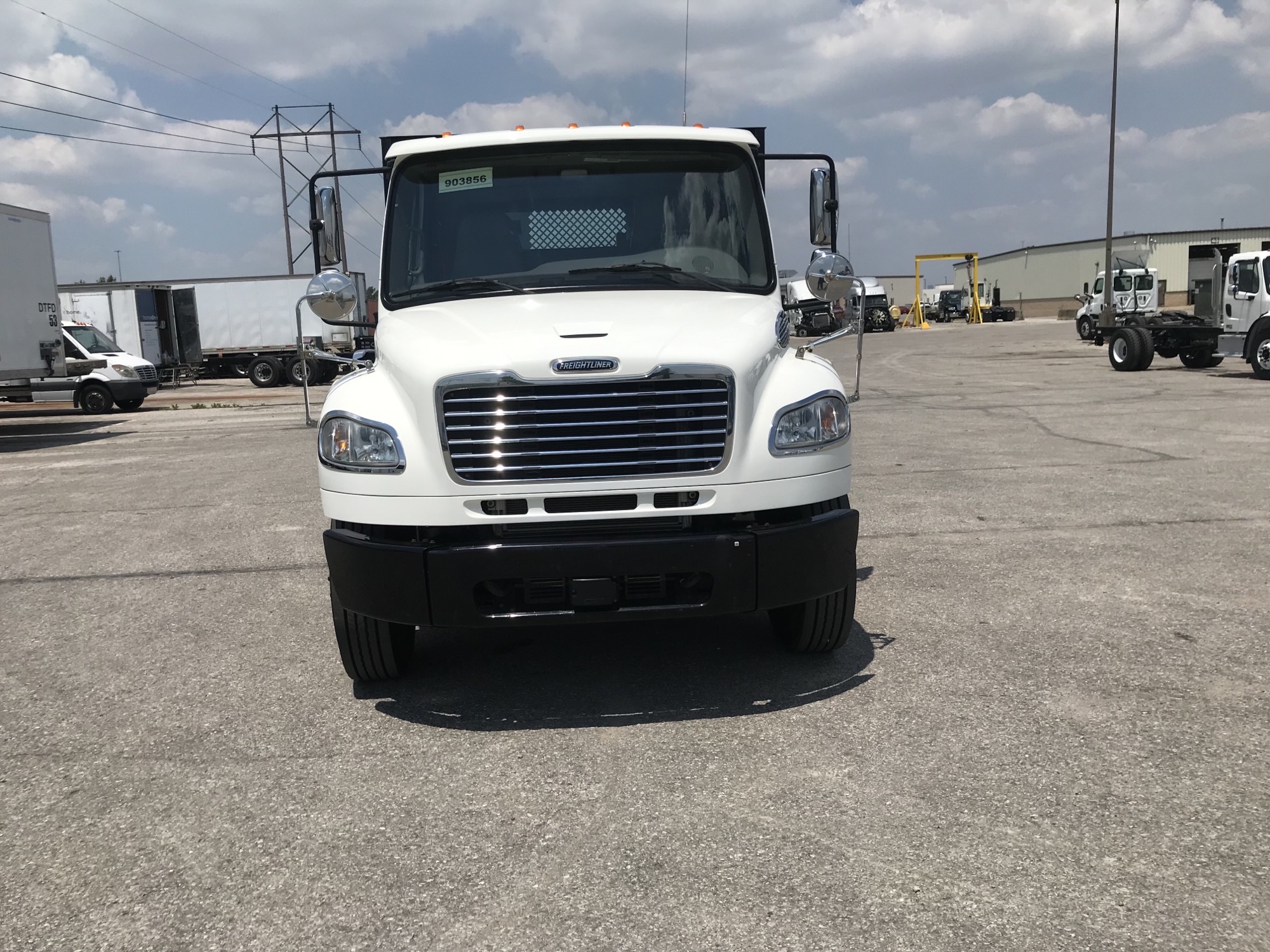 2019 Freightliner M2 106 - image 2 of 5