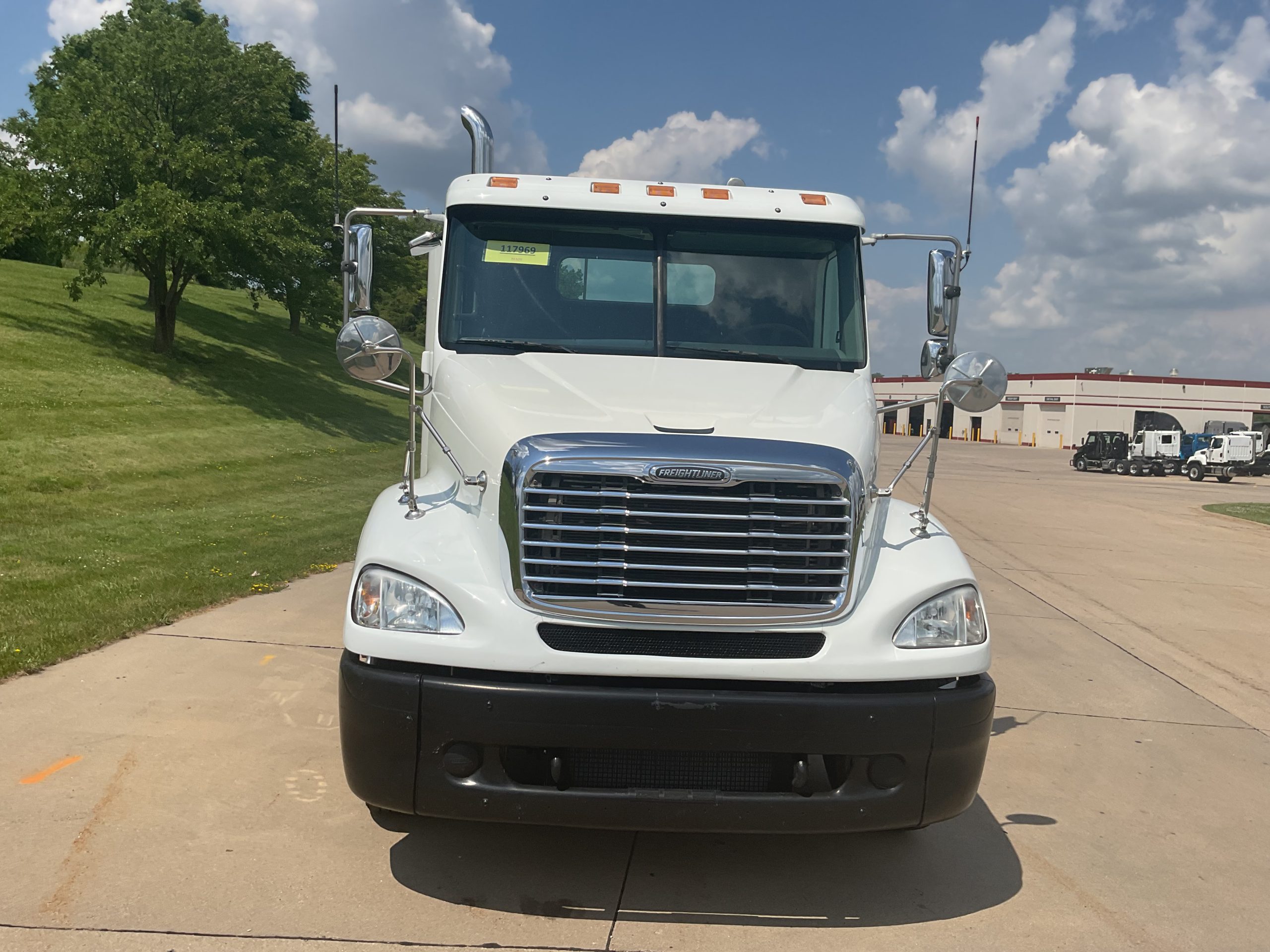 2006 Freightliner C112 - image 2 of 6