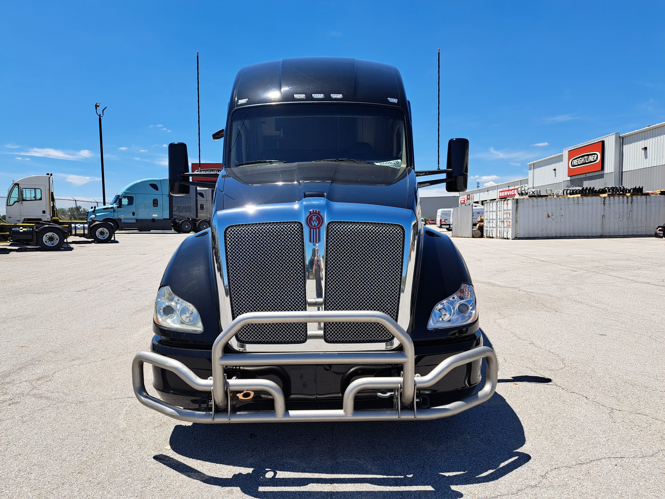 2020 Kenworth T680 - image 2 of 6