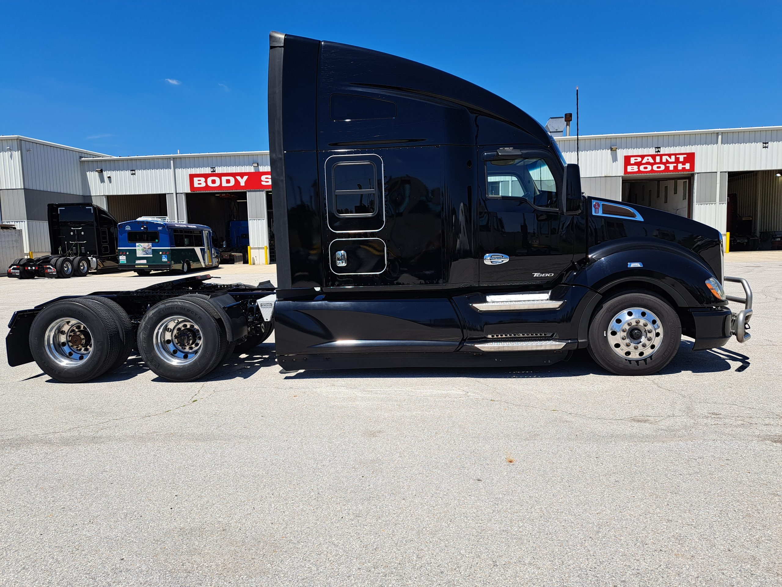 2020 Kenworth T680 - image 5 of 6