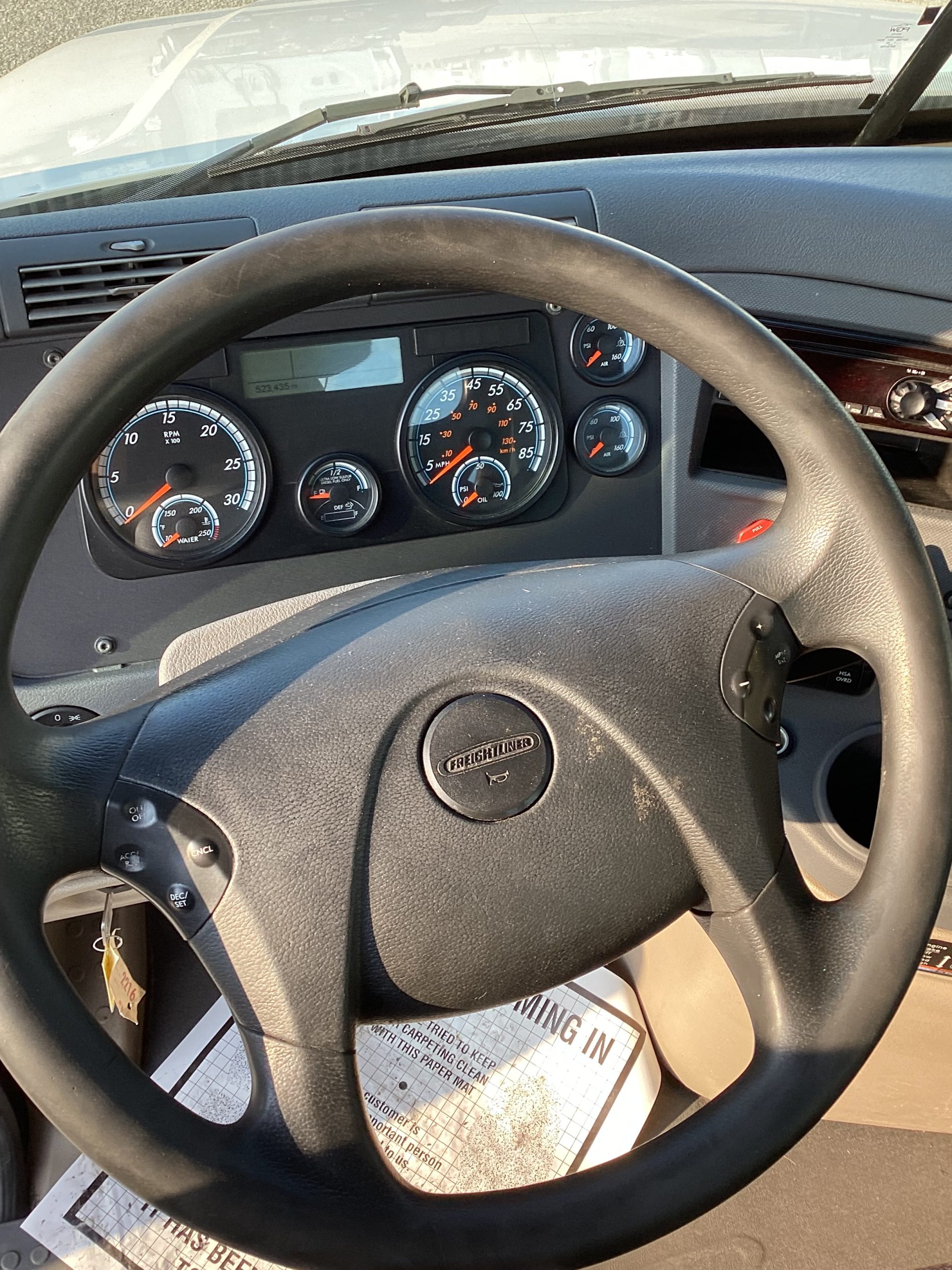 2019 Freightliner CA125 - image 5 of 5