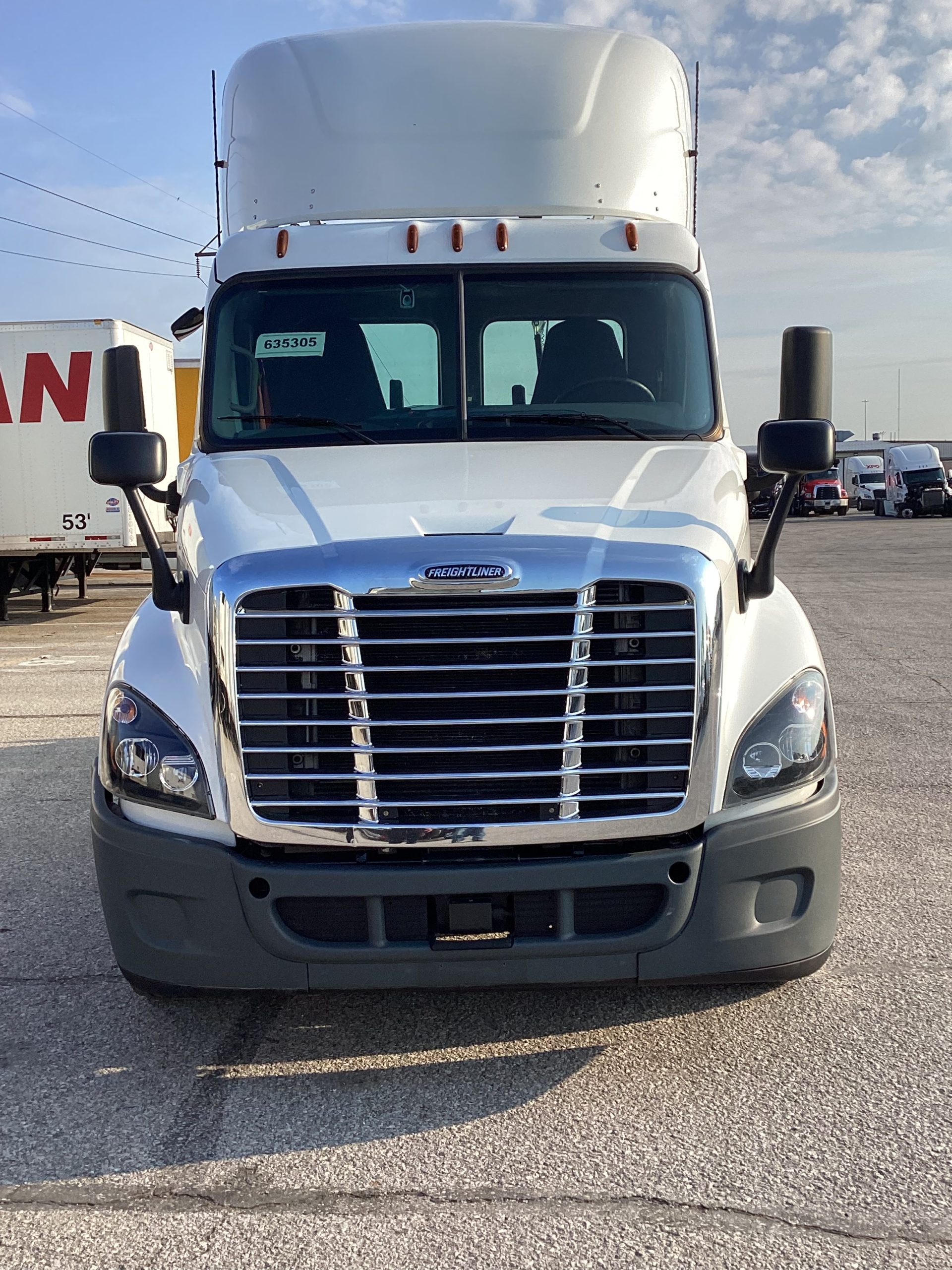 2019 Freightliner CA125 - image 2 of 5