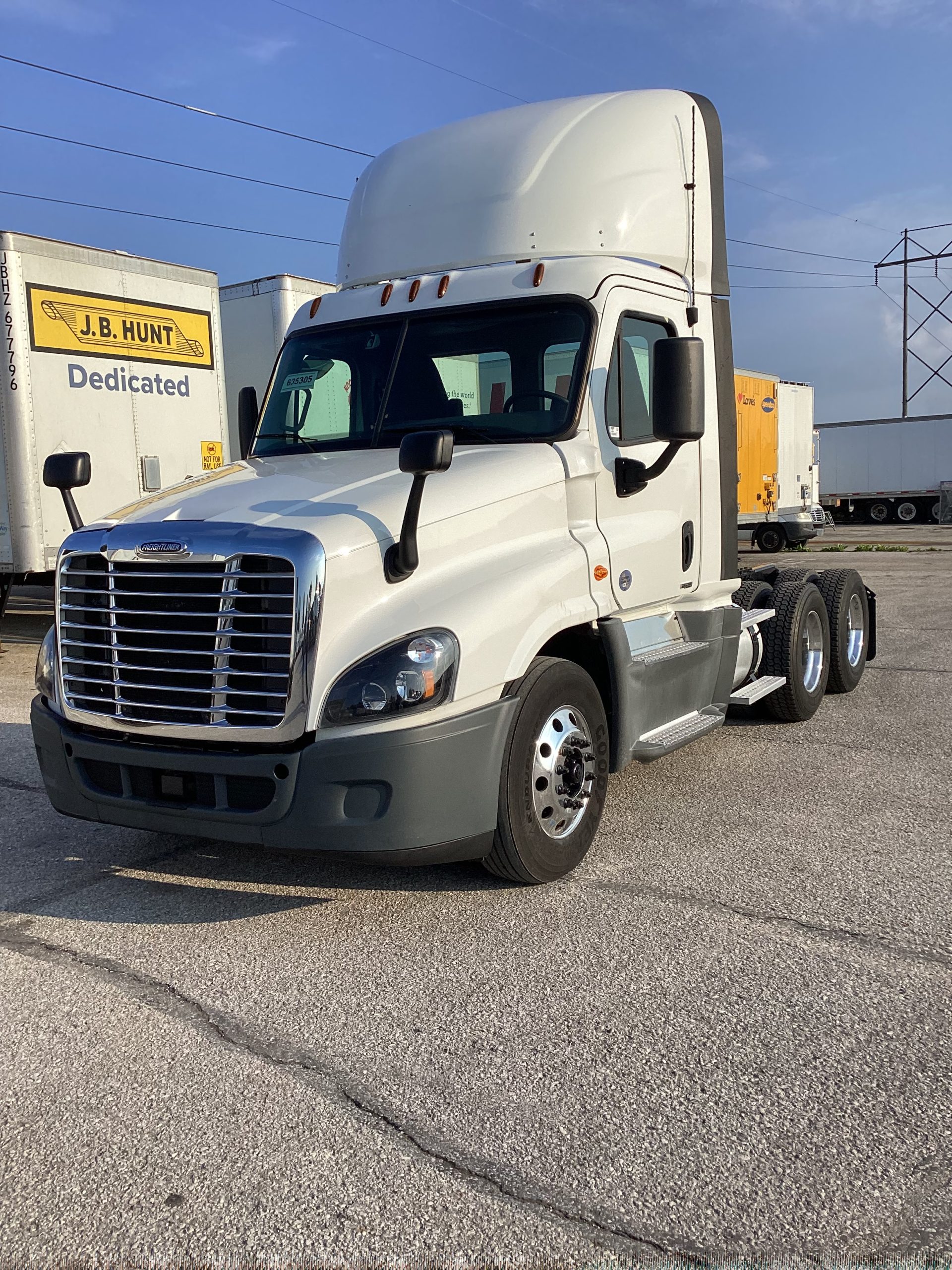 2019 Freightliner CA125 - image 1 of 5