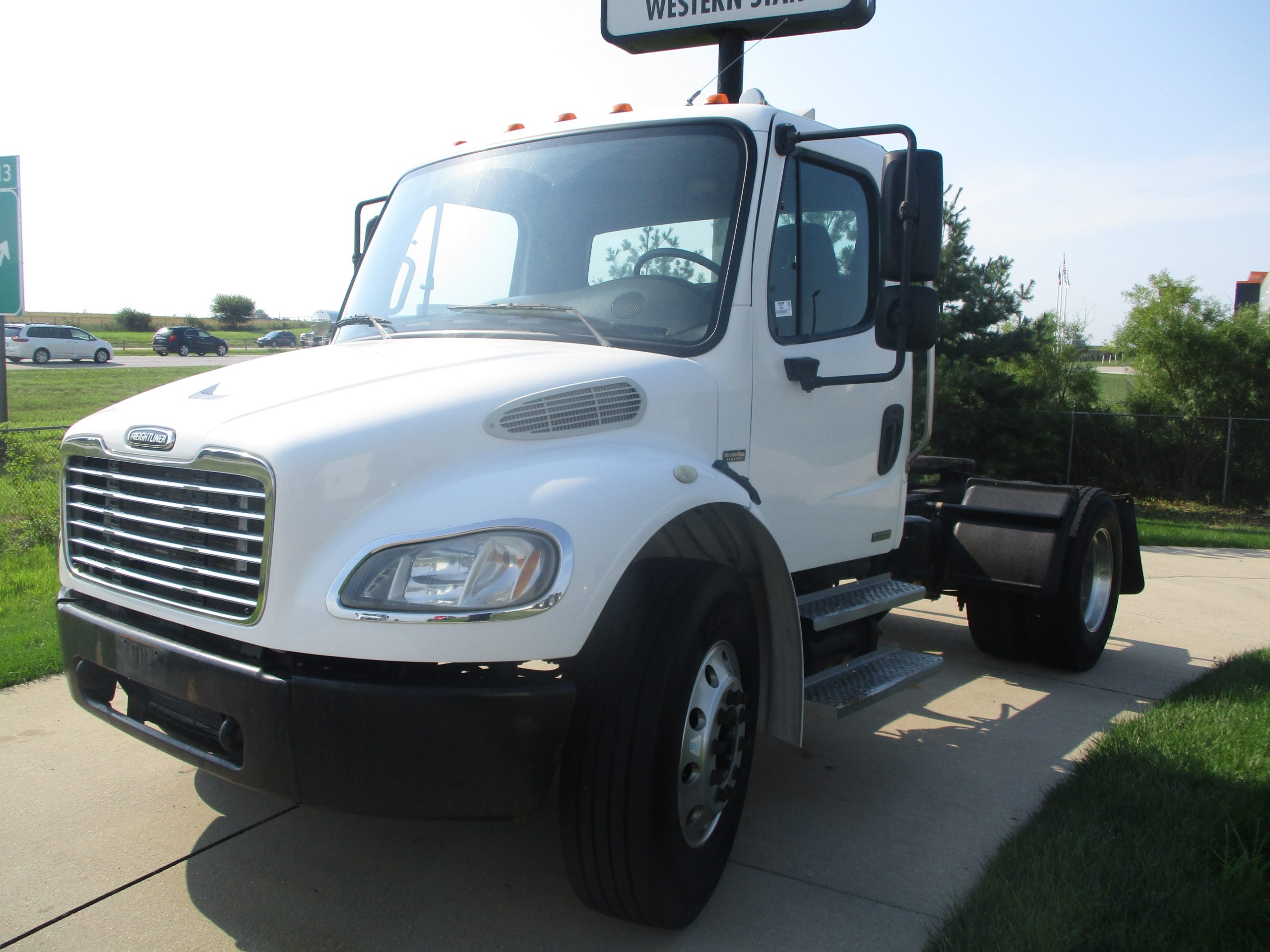 2007 Freightliner M2 106 - image 1 of 6