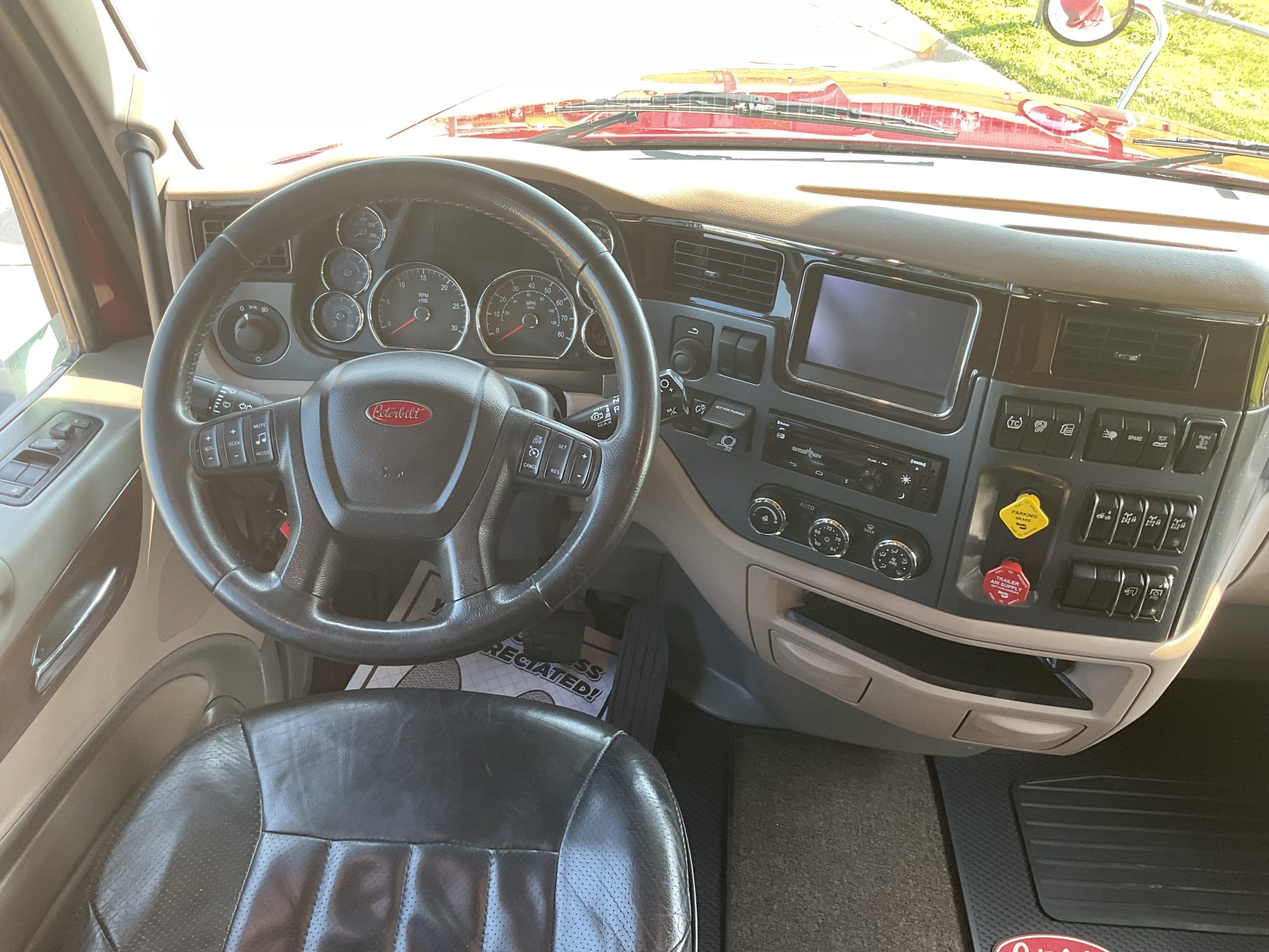 2020 Peterbilt 579 - image 5 of 6