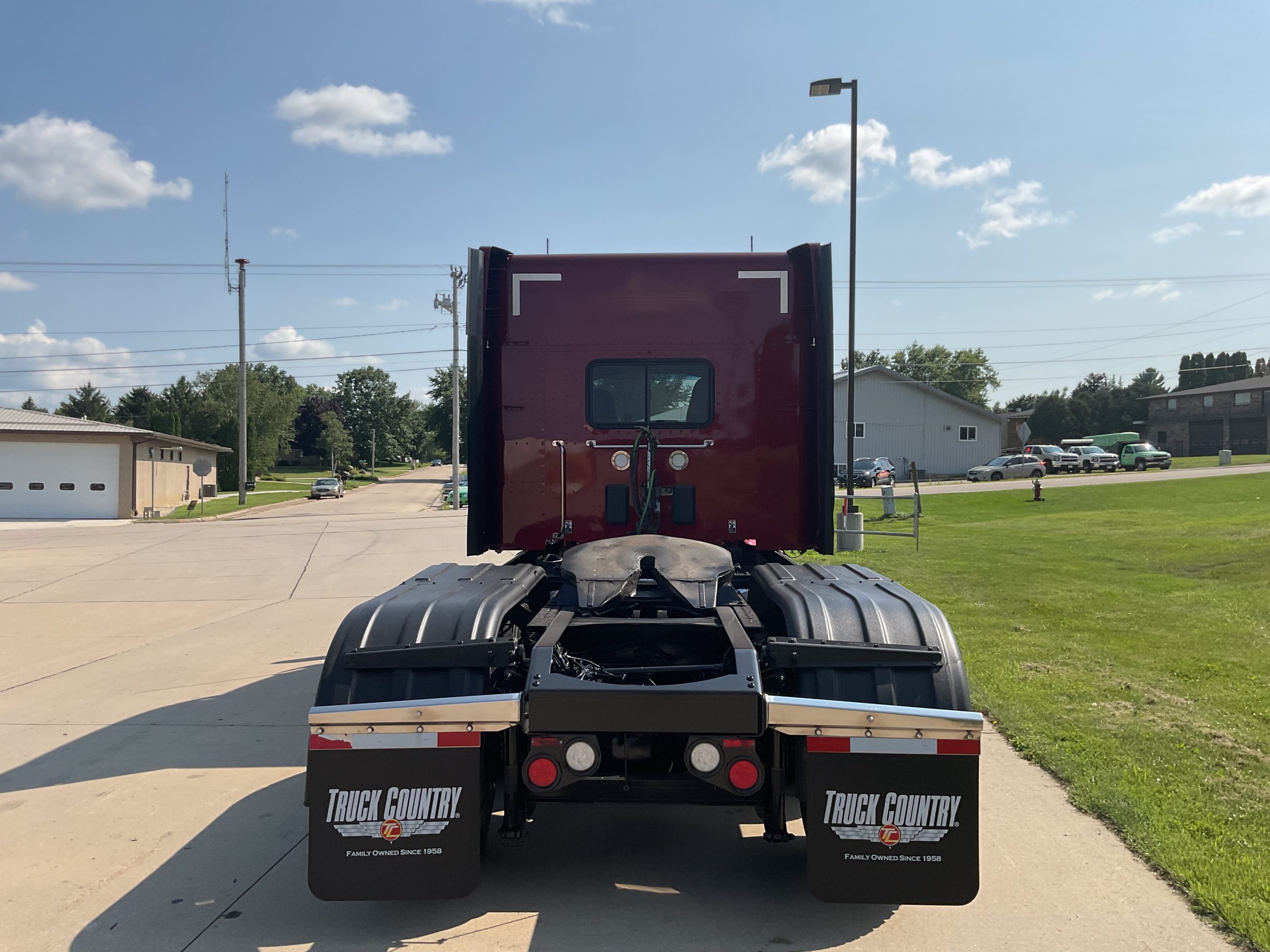 2020 Peterbilt 579 - image 4 of 6