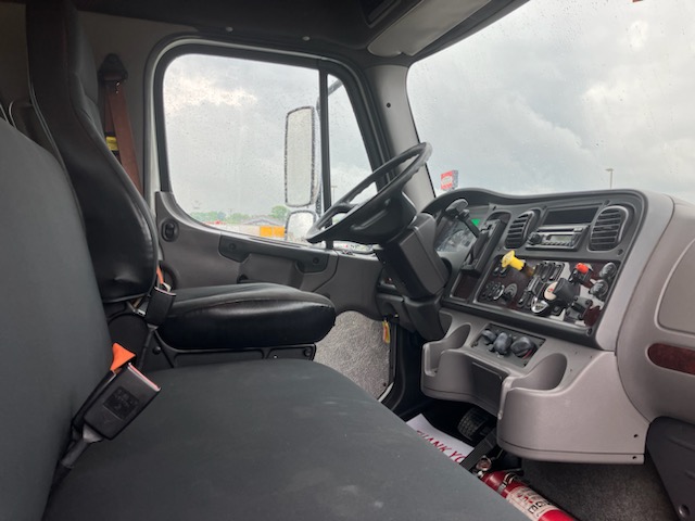 2016 Freightliner M260 - image 4 of 5