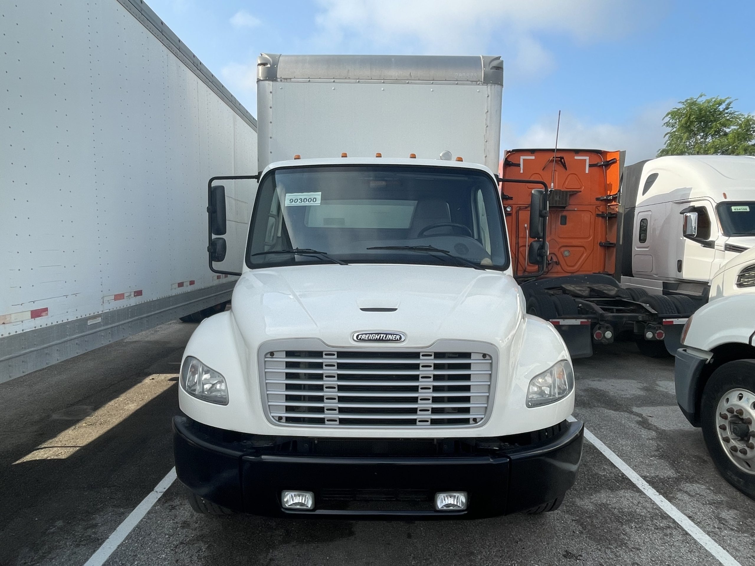 2020 Freightliner M2 106 - image 2 of 6