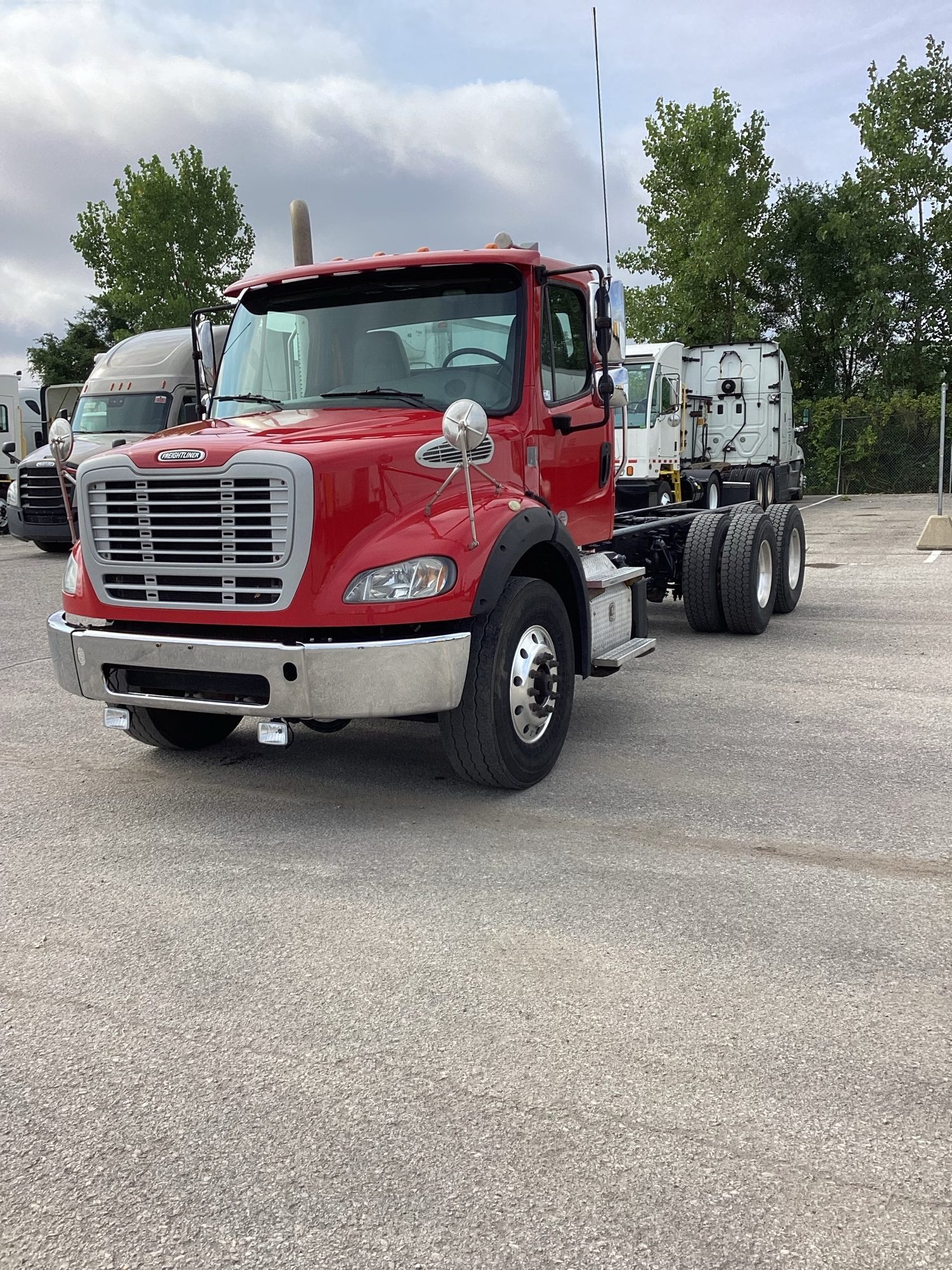 2017 Freightliner M2112 - image 1 of 6