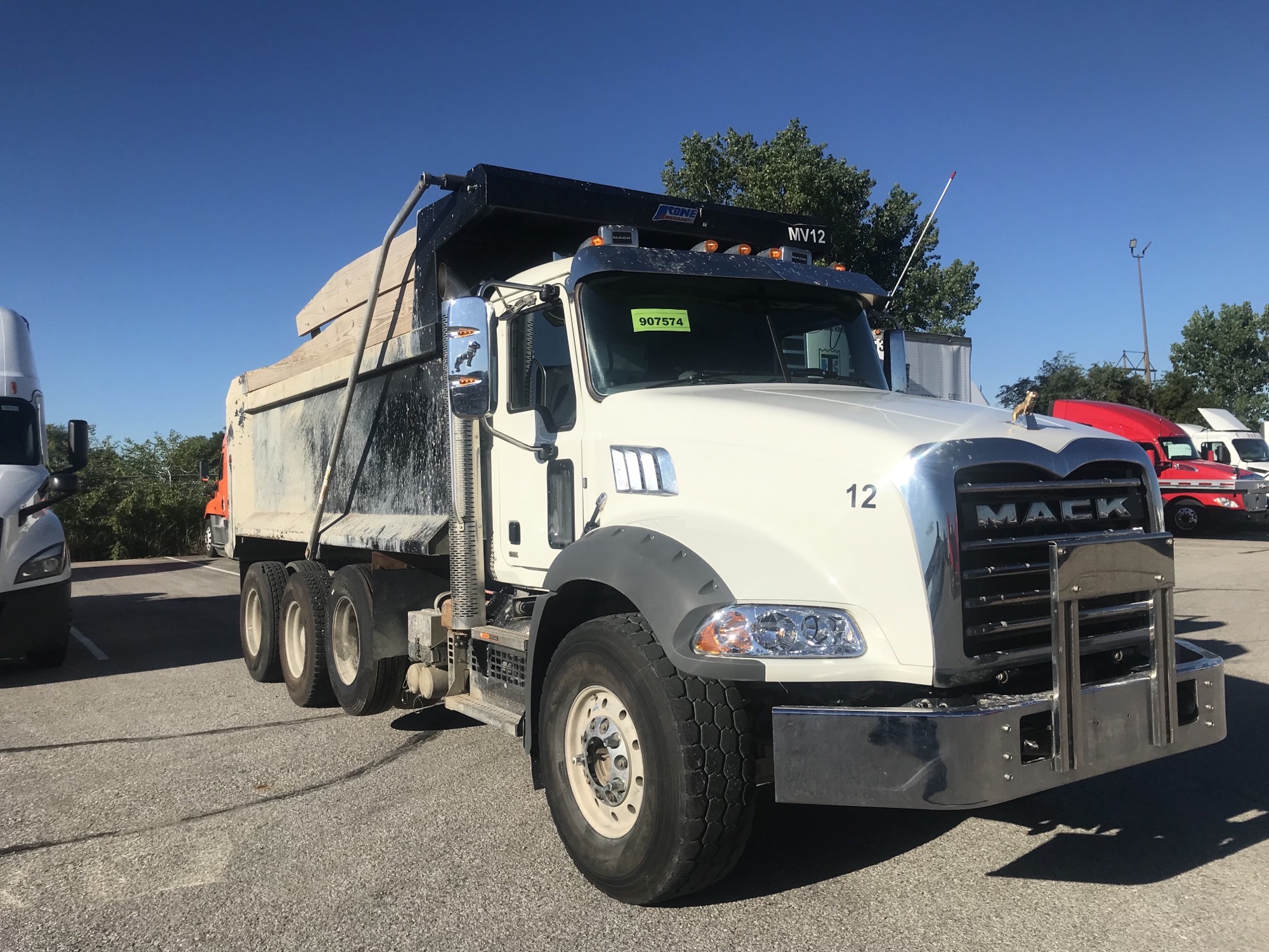 2020 Mack - trucks GRANITE - image 3 of 5