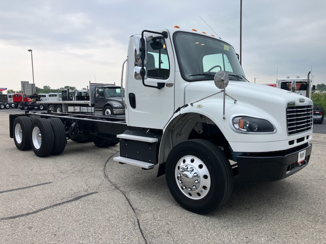 2015 Freightliner M280 - image 2 of 4