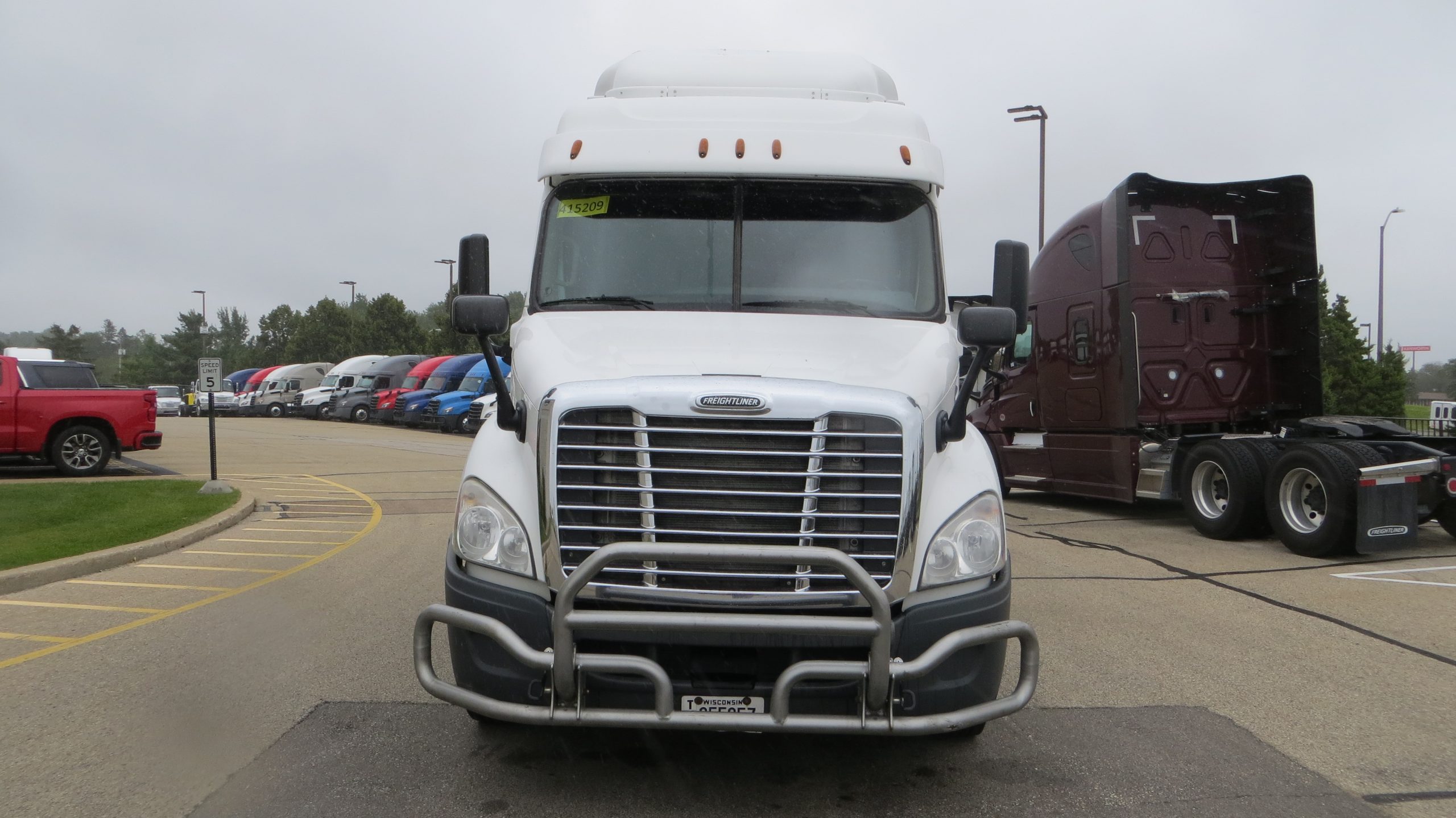 2016 Freightliner CA113 - image 2 of 6