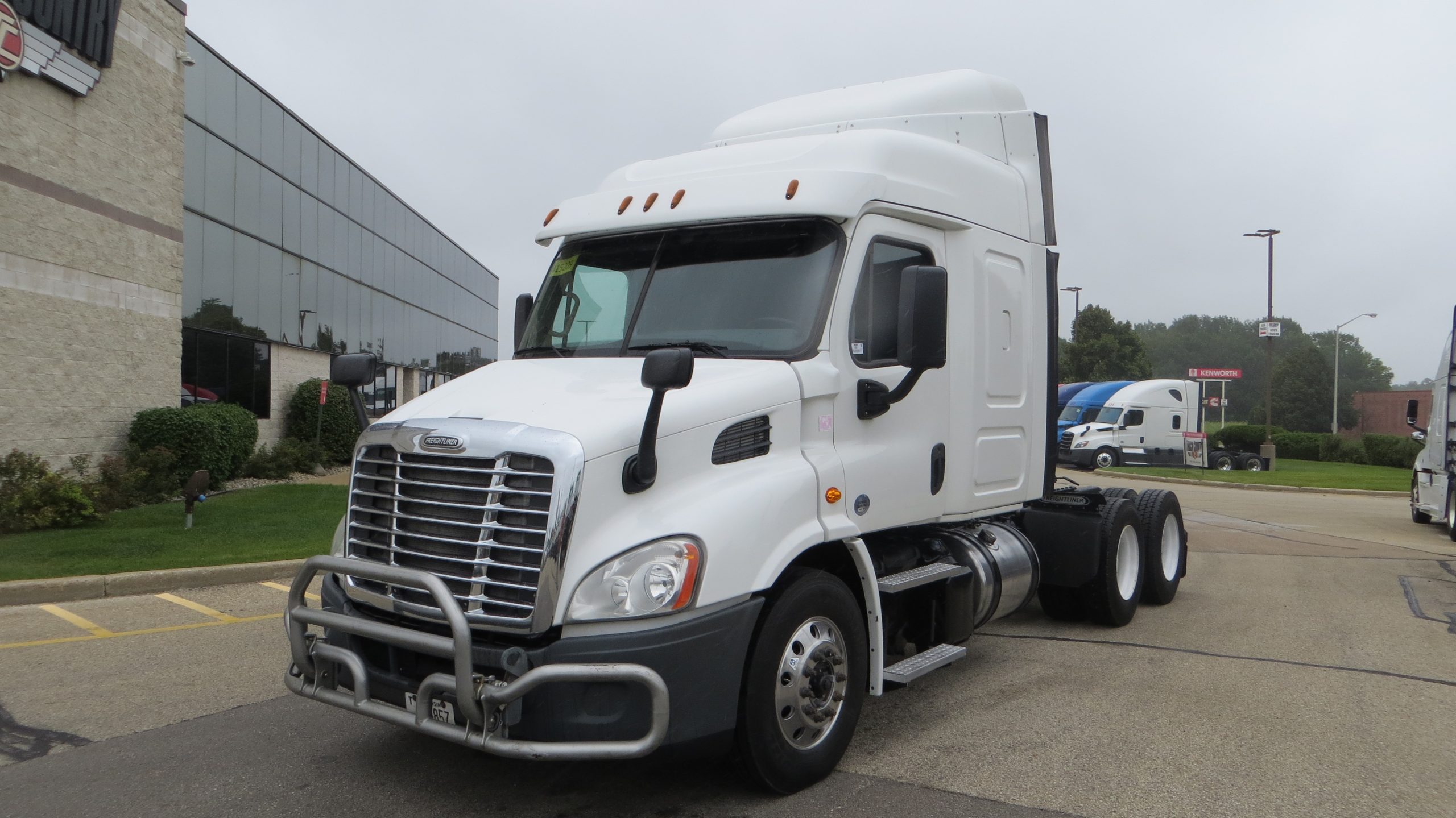 2016 Freightliner CA113 - image 1 of 6