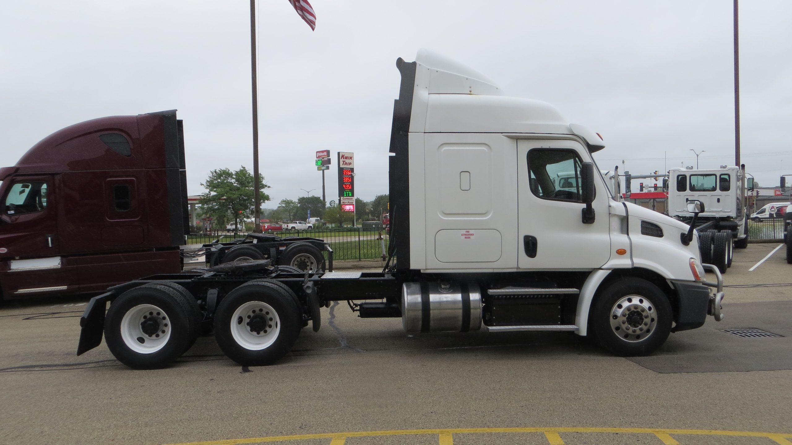 2016 Freightliner CA113 - image 6 of 6