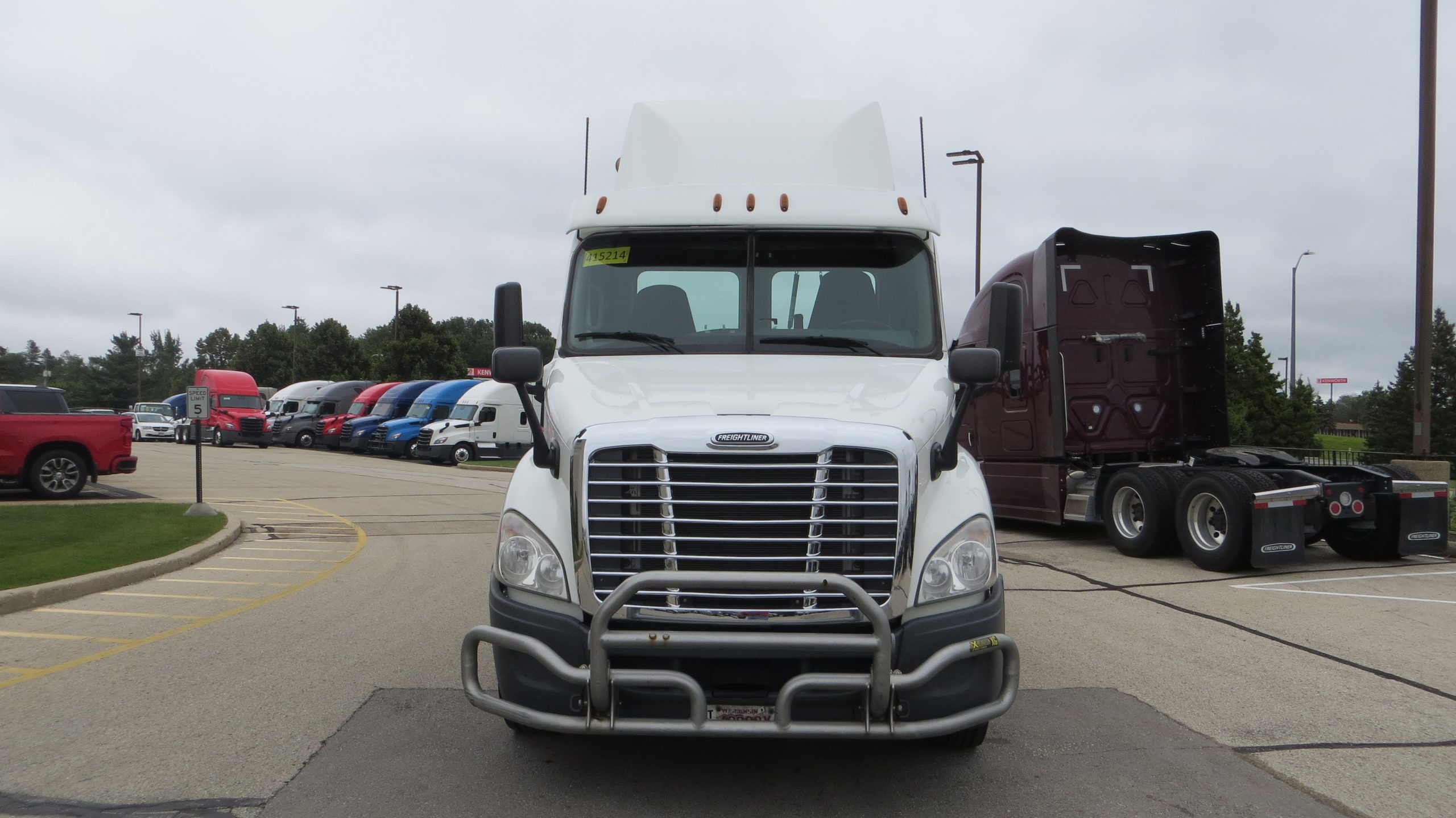 2016 Freightliner CA113 - image 2 of 6