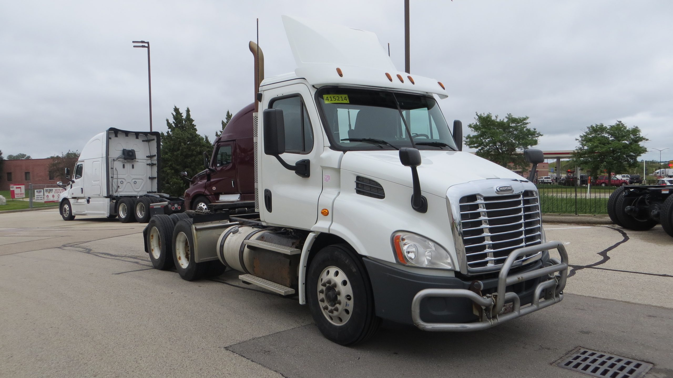 2016 Freightliner CA113 - image 3 of 6