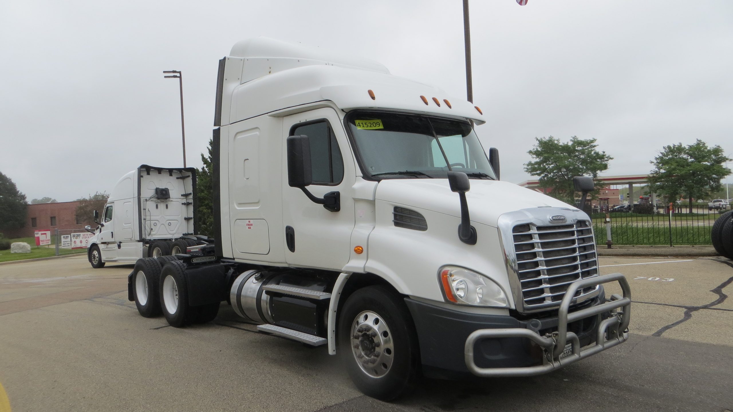 2016 Freightliner CA113 - image 3 of 6