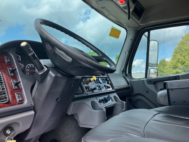 2018 Freightliner M280 - image 4 of 6