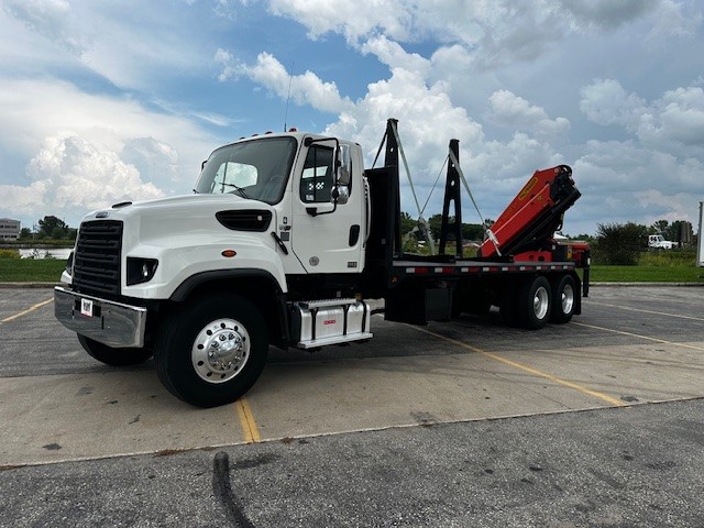 2017 Freightliner 114SD - image 1 of 6