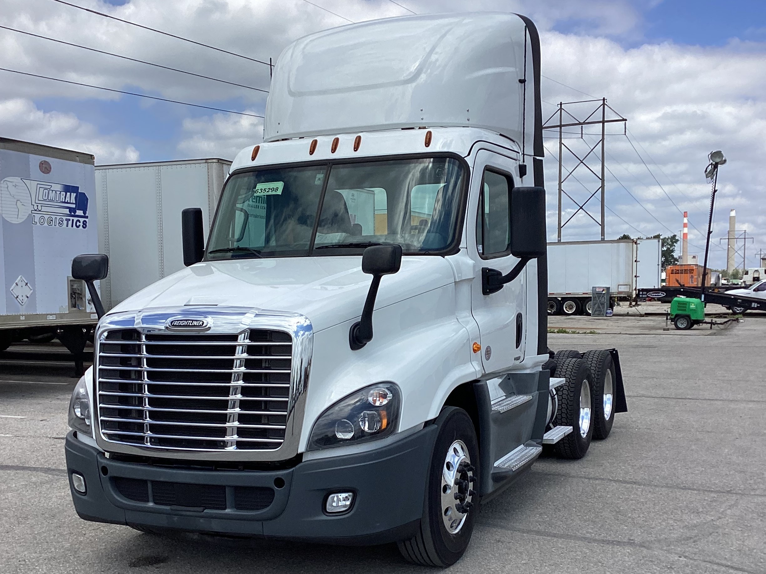 2019 Freightliner CA125 - image 1 of 5