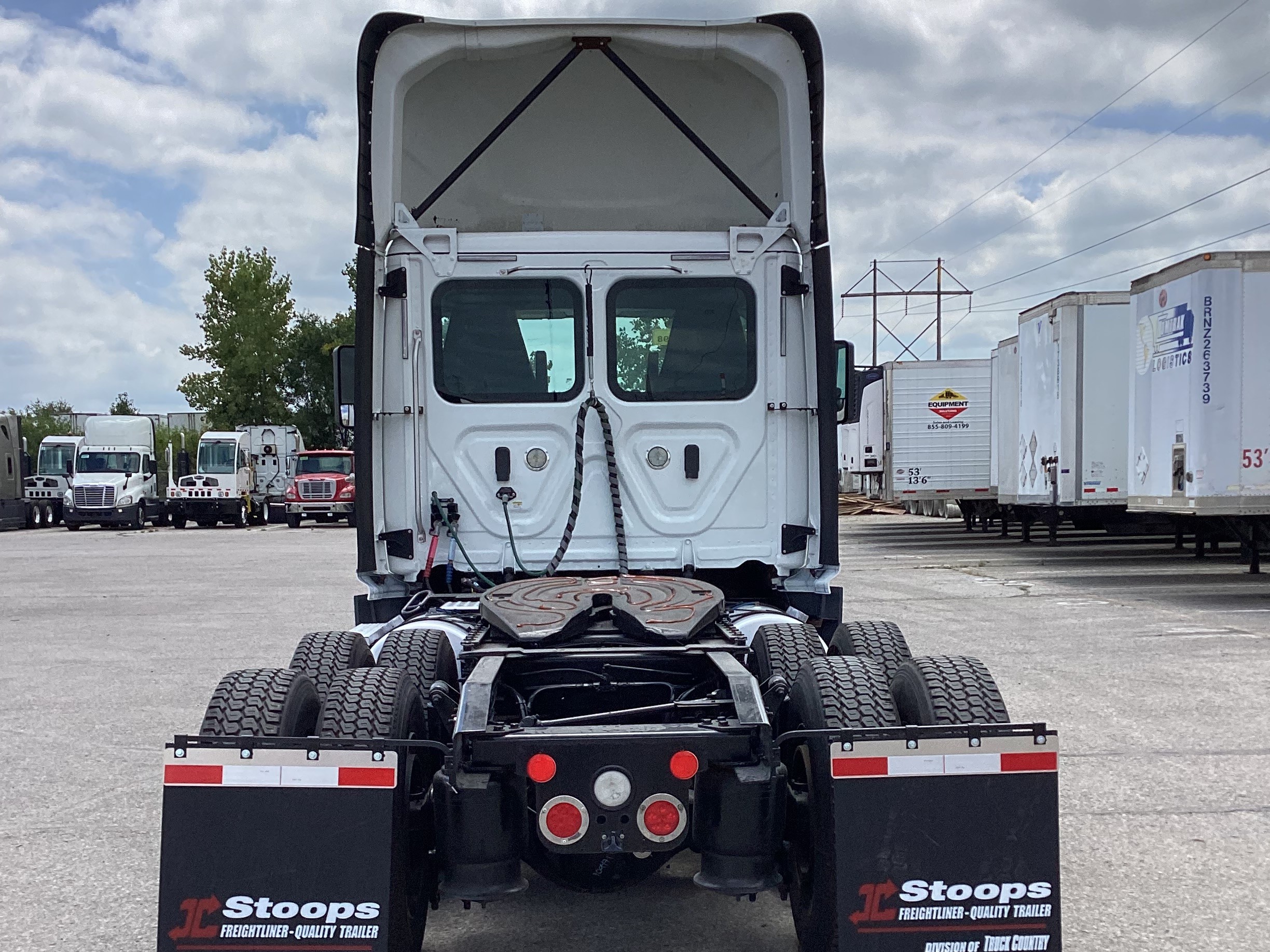 2019 Freightliner CA125 - image 4 of 5