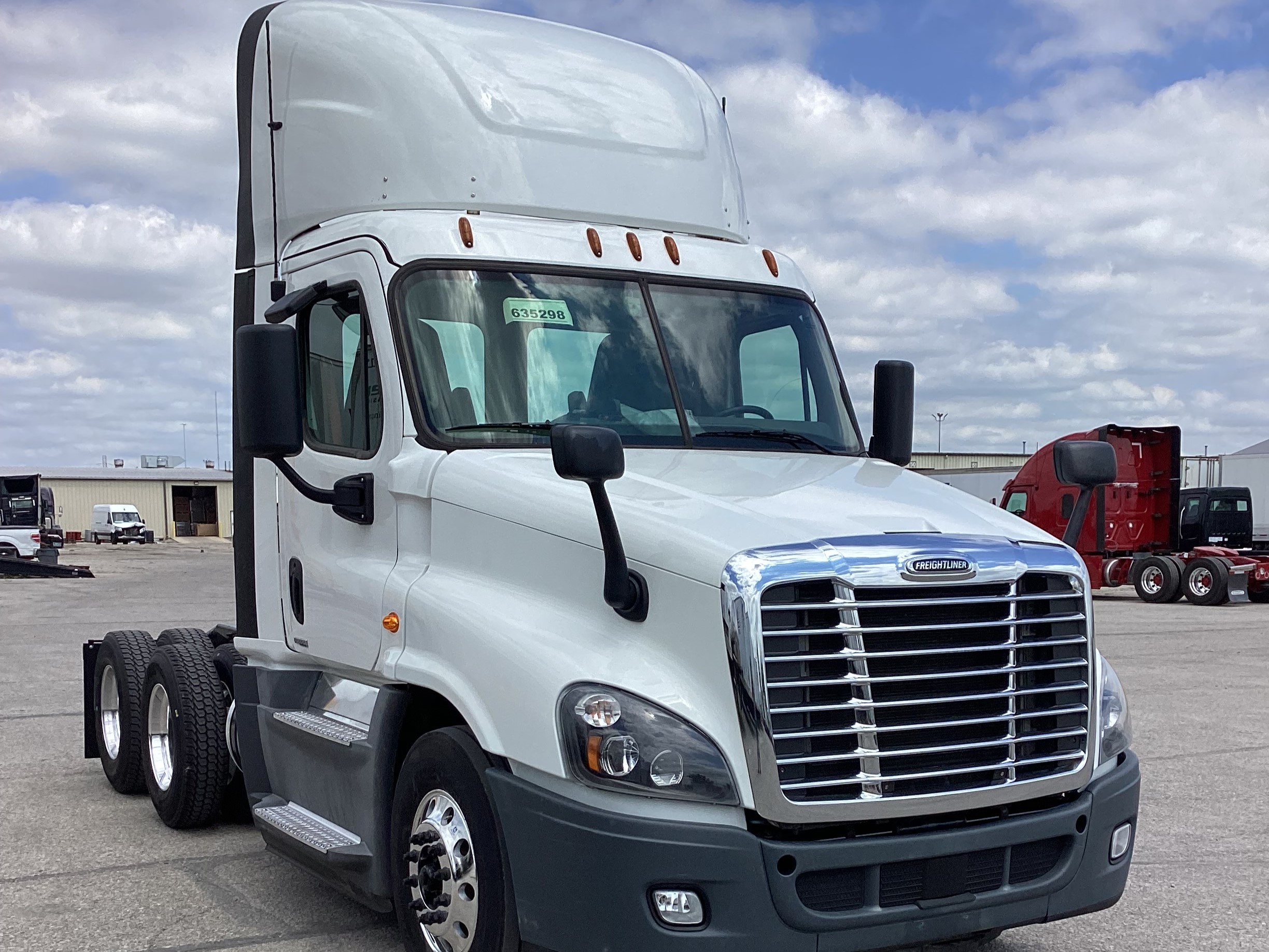 2019 Freightliner CA125 - image 3 of 5