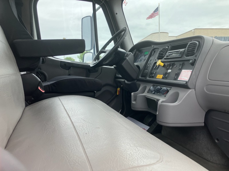 2016 Freightliner M280 - image 4 of 4