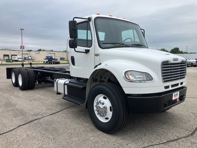 2016 Freightliner M280 - image 2 of 4