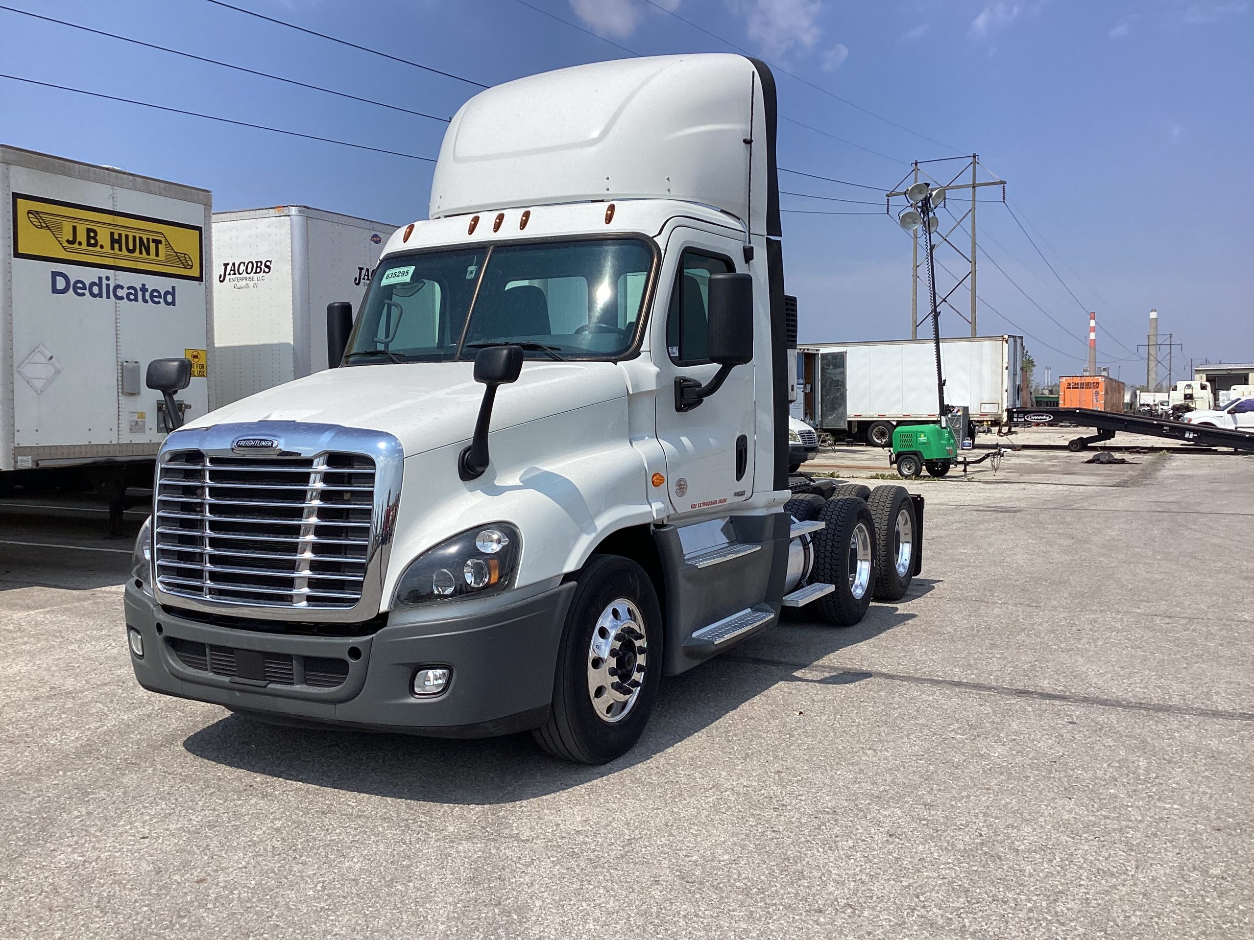 2019 Freightliner CA125 - image 1 of 6