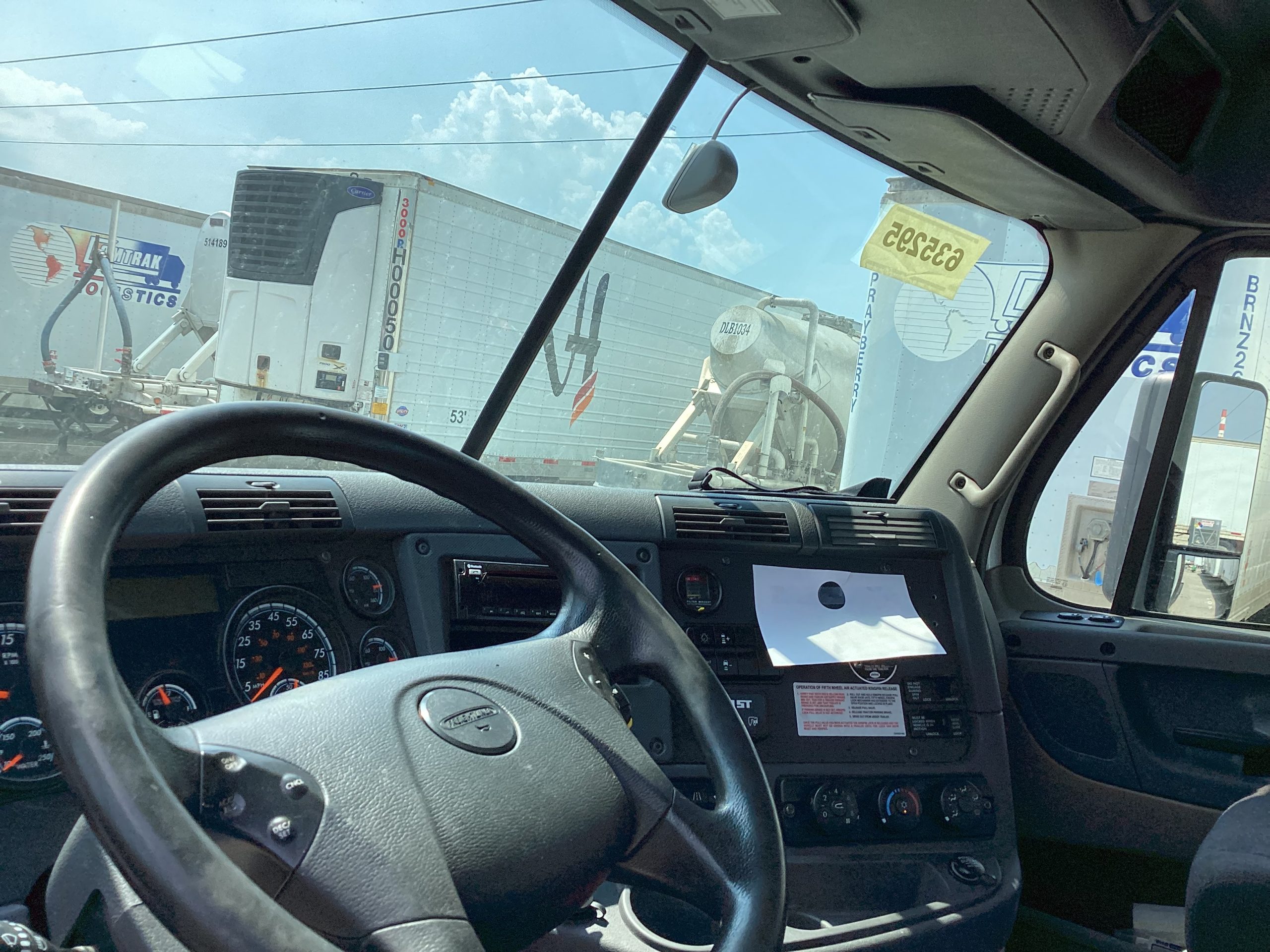 2019 Freightliner CA125 - image 5 of 6