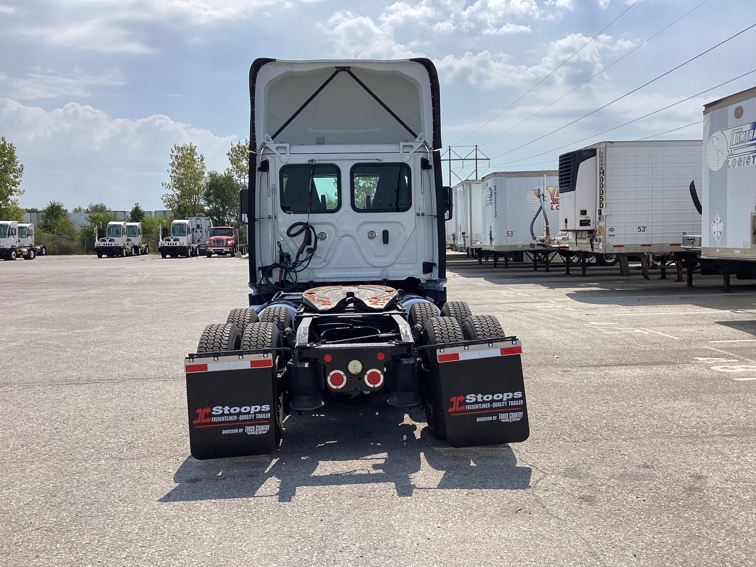 2019 Freightliner CA125 - image 4 of 6