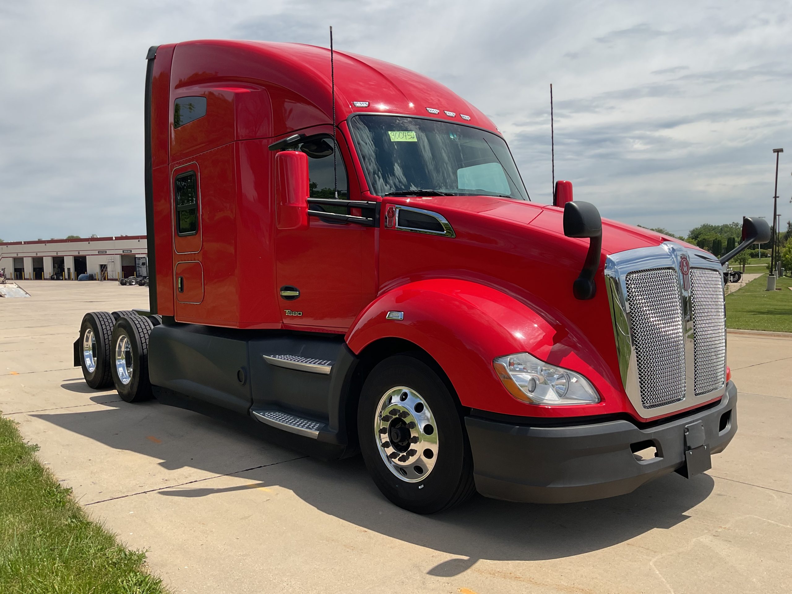 2022 Kenworth T680 - image 3 of 6