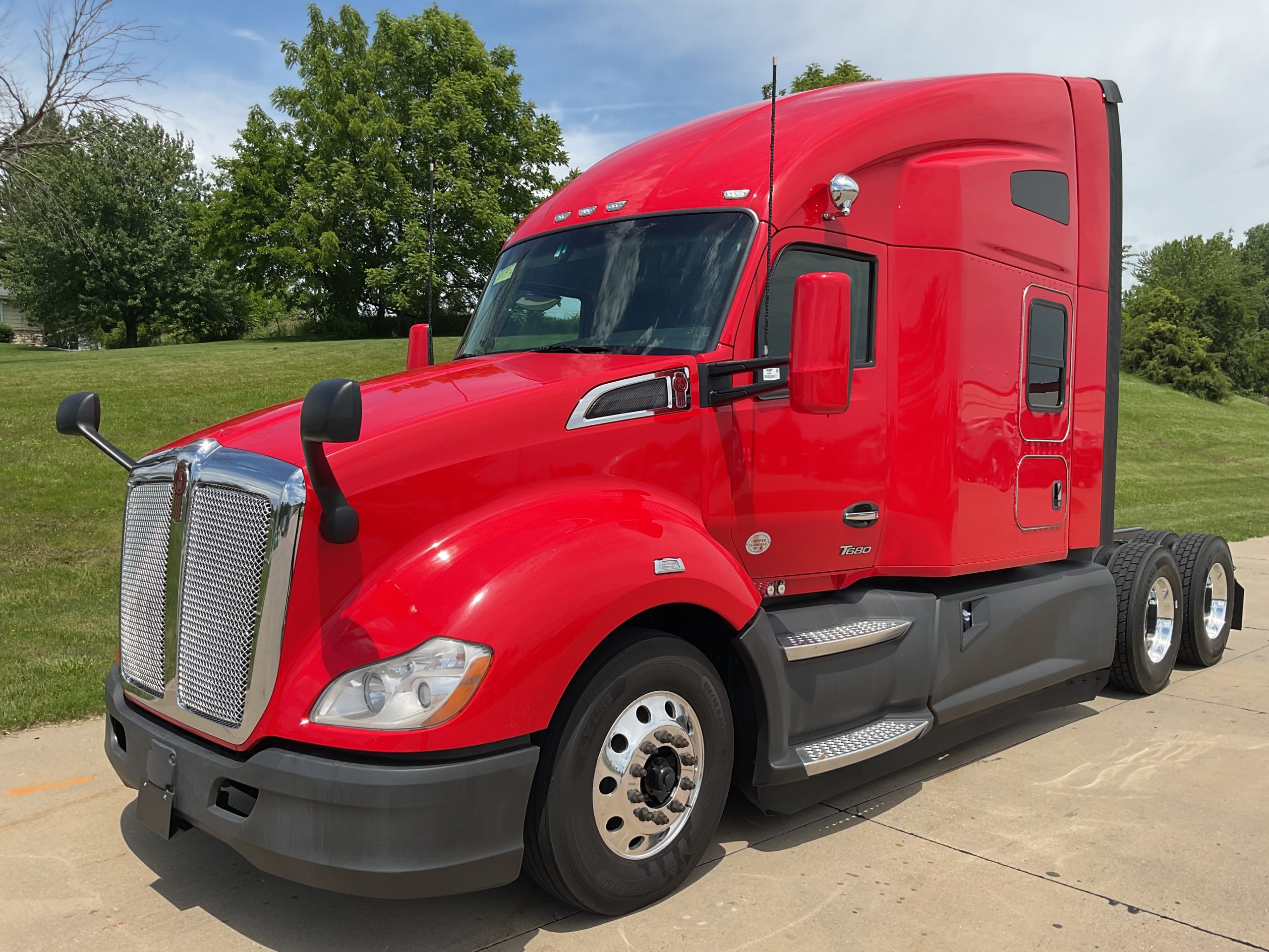 2022 Kenworth T680 - image 1 of 6